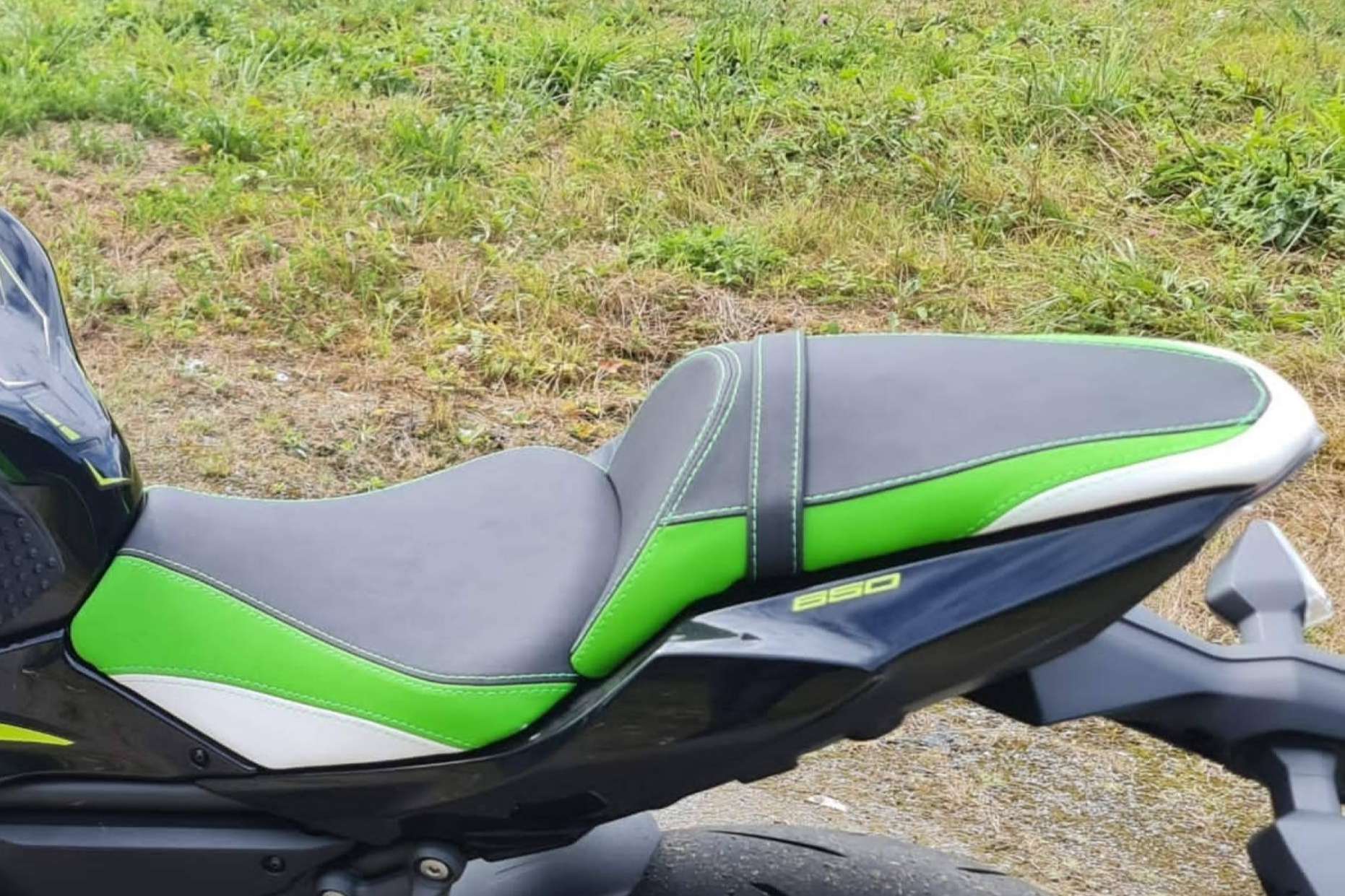 Soluciones innovadoras para tapizar asientos de moto con JM Fundas
