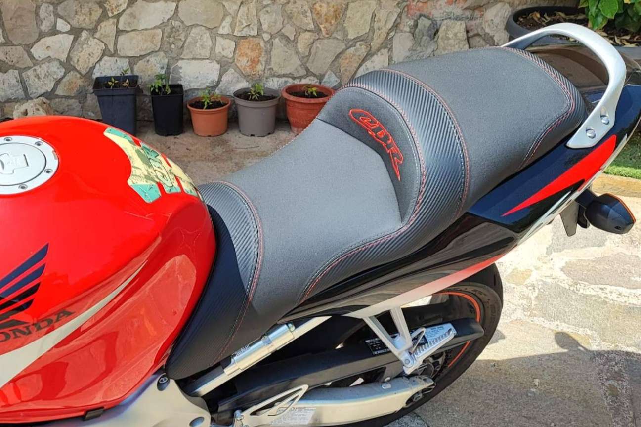 Asientos de moto personalizados, estilo y confort con la garantía de JM Fundas