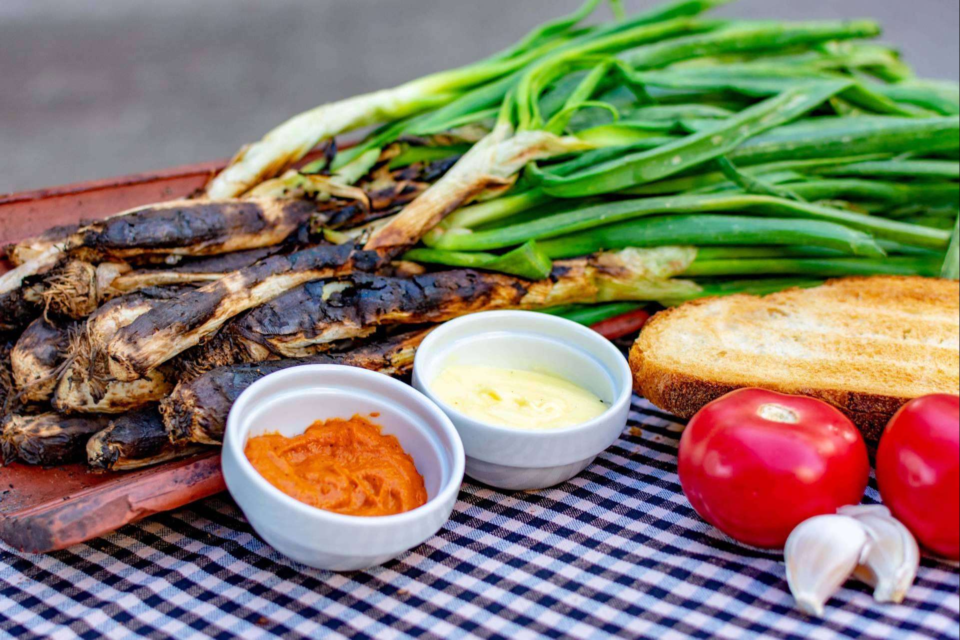 Calçotada en Barcelona con el toque único de Pasa Tapas