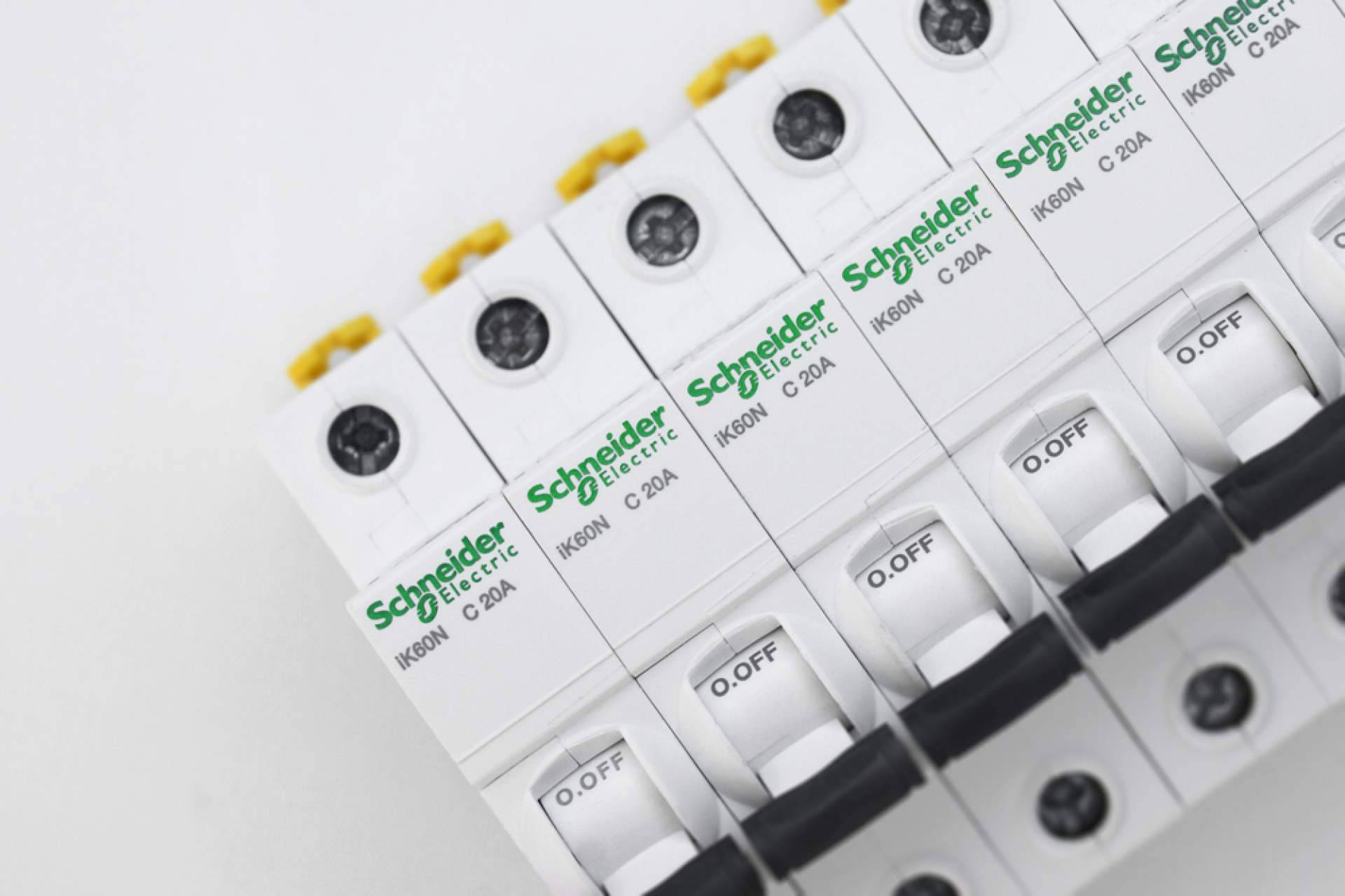 Cadenza Electric facilita la compra de material eléctrico Schneider Electric con precios competitivos