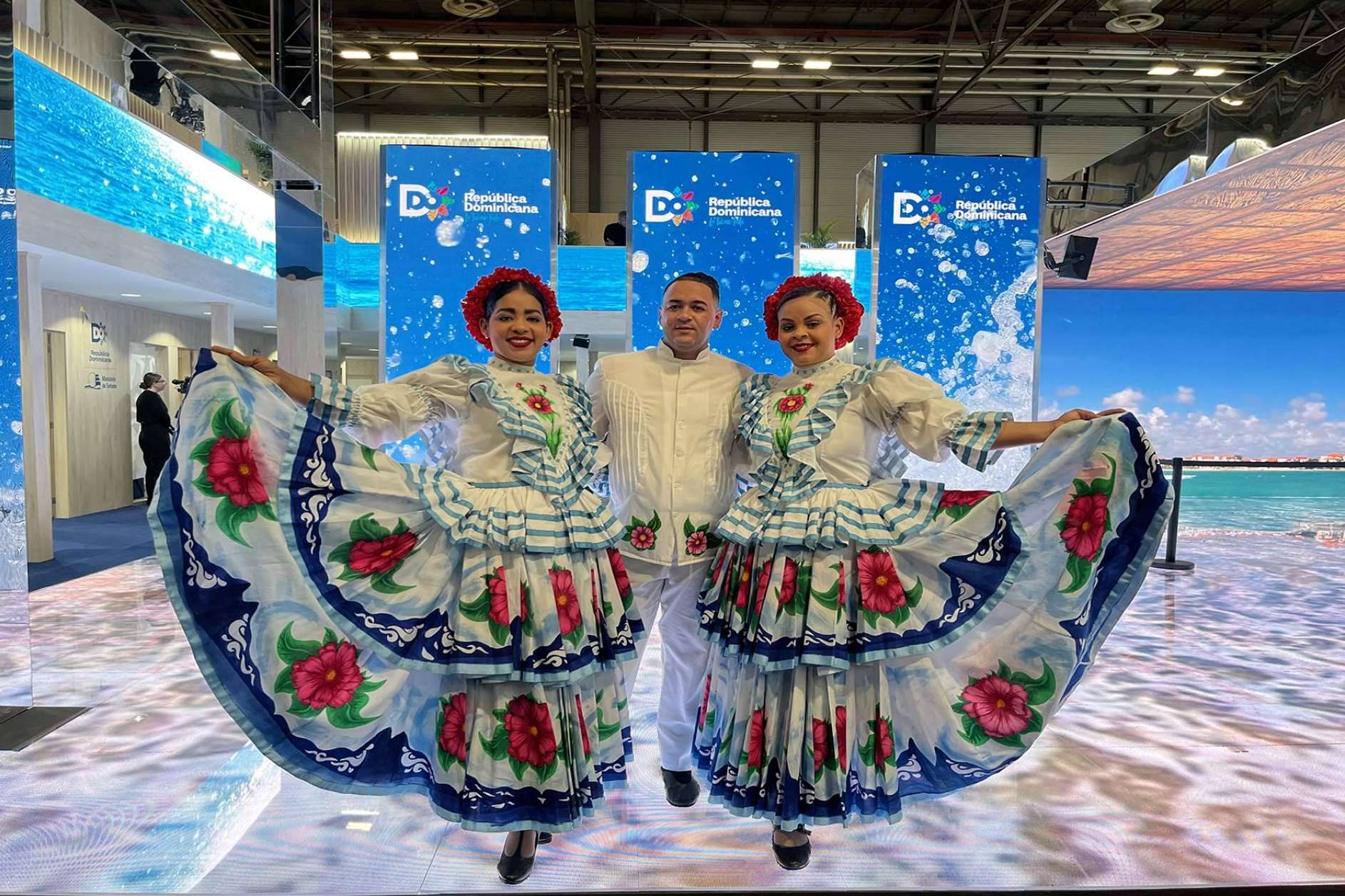 Gifinas captura la esencia de República Dominicana en su pañuelo Fitur 2025