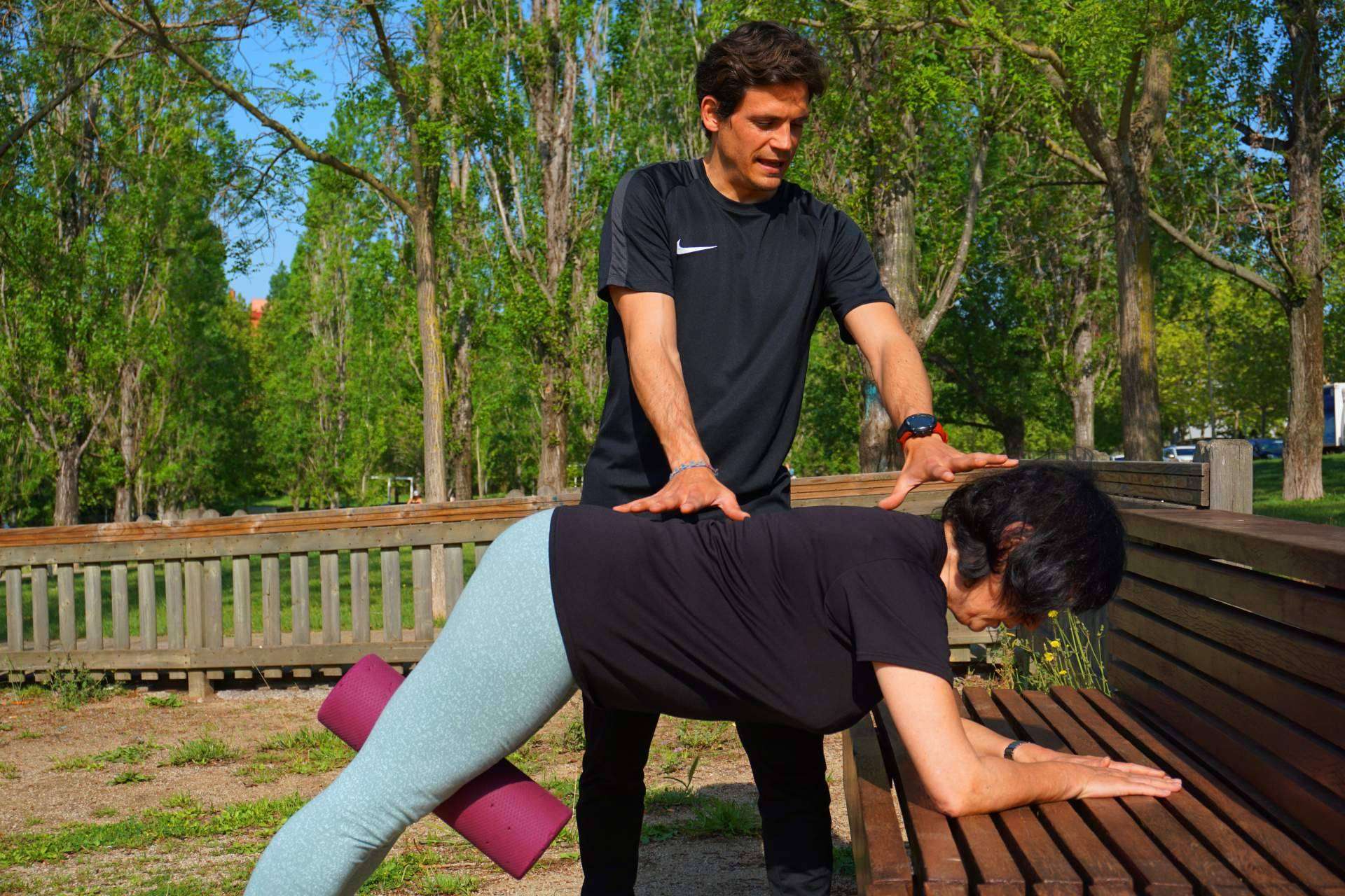La clave del éxito en el entrenamiento de fuerza femenino, sesiones en grupo con enfoque personalizado