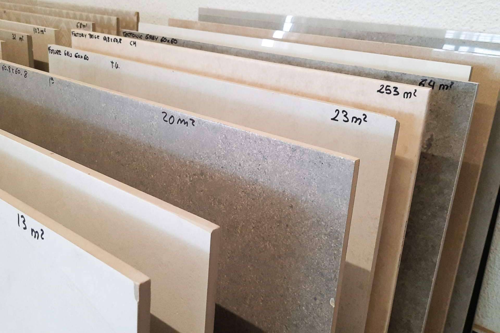 Oportunidad; Venta limitada de lotes de azulejos outlet multimarca en Artegres