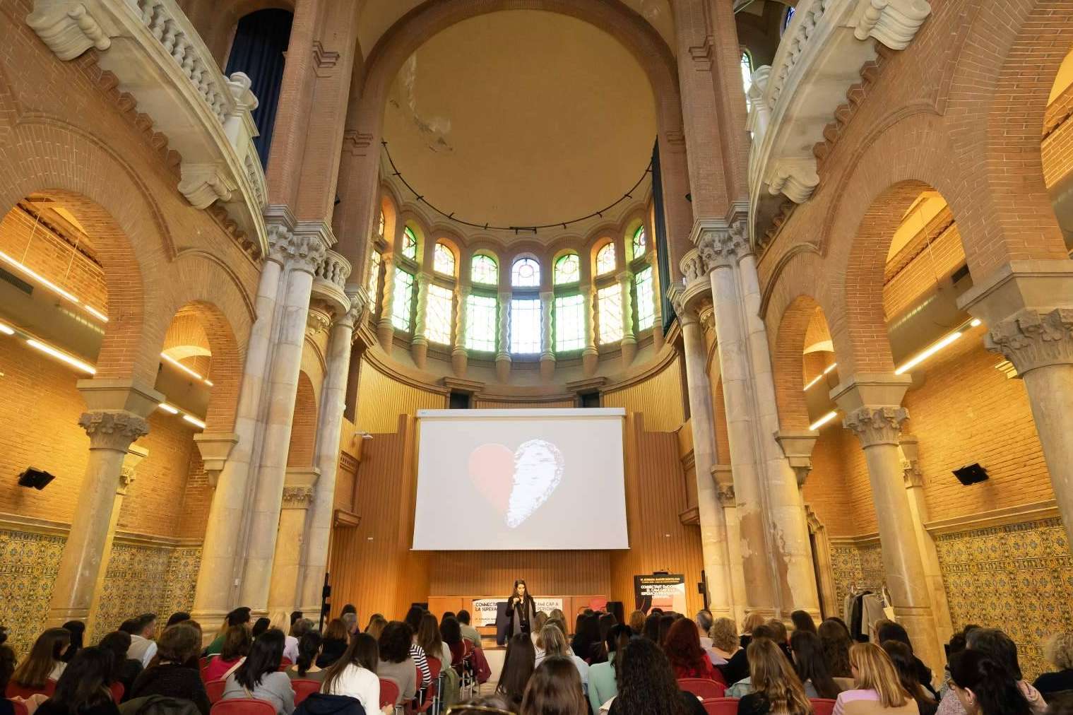 Amavir refuerza su compromiso con la formación y la superación personal en la VI Jornada de Barcelona
