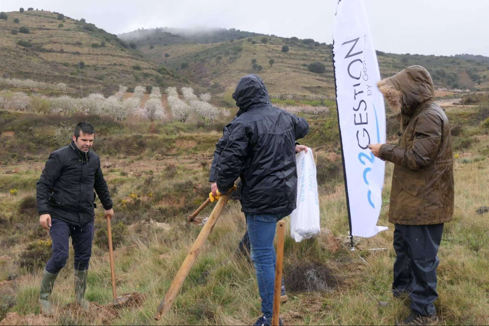 Foxy y la Fundación Alcoraz consolidan su compromiso ambiental con su 12º bosque en La Rioja