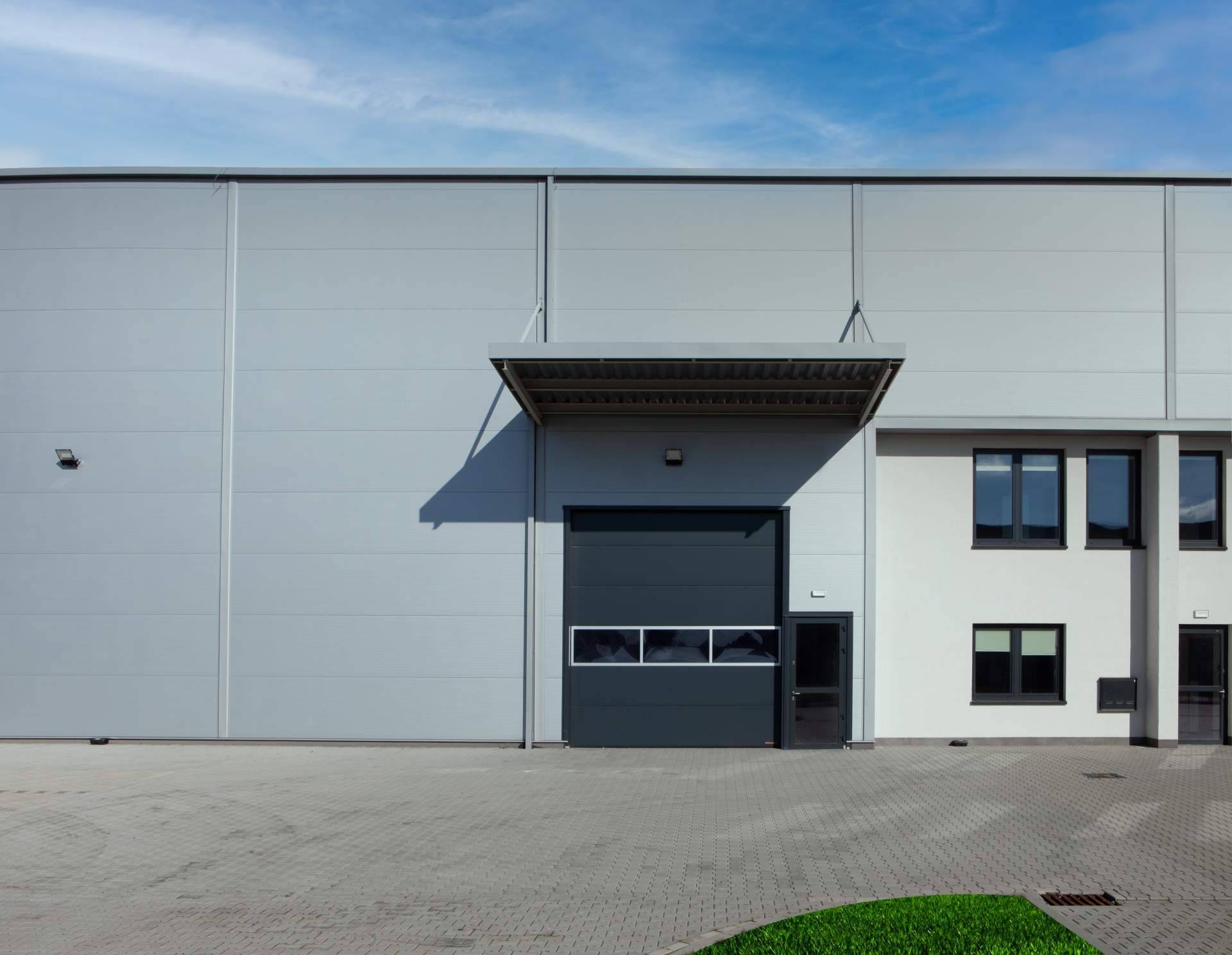 Ibernave proporciona cobertura integral para vender nave industrial en Madrid