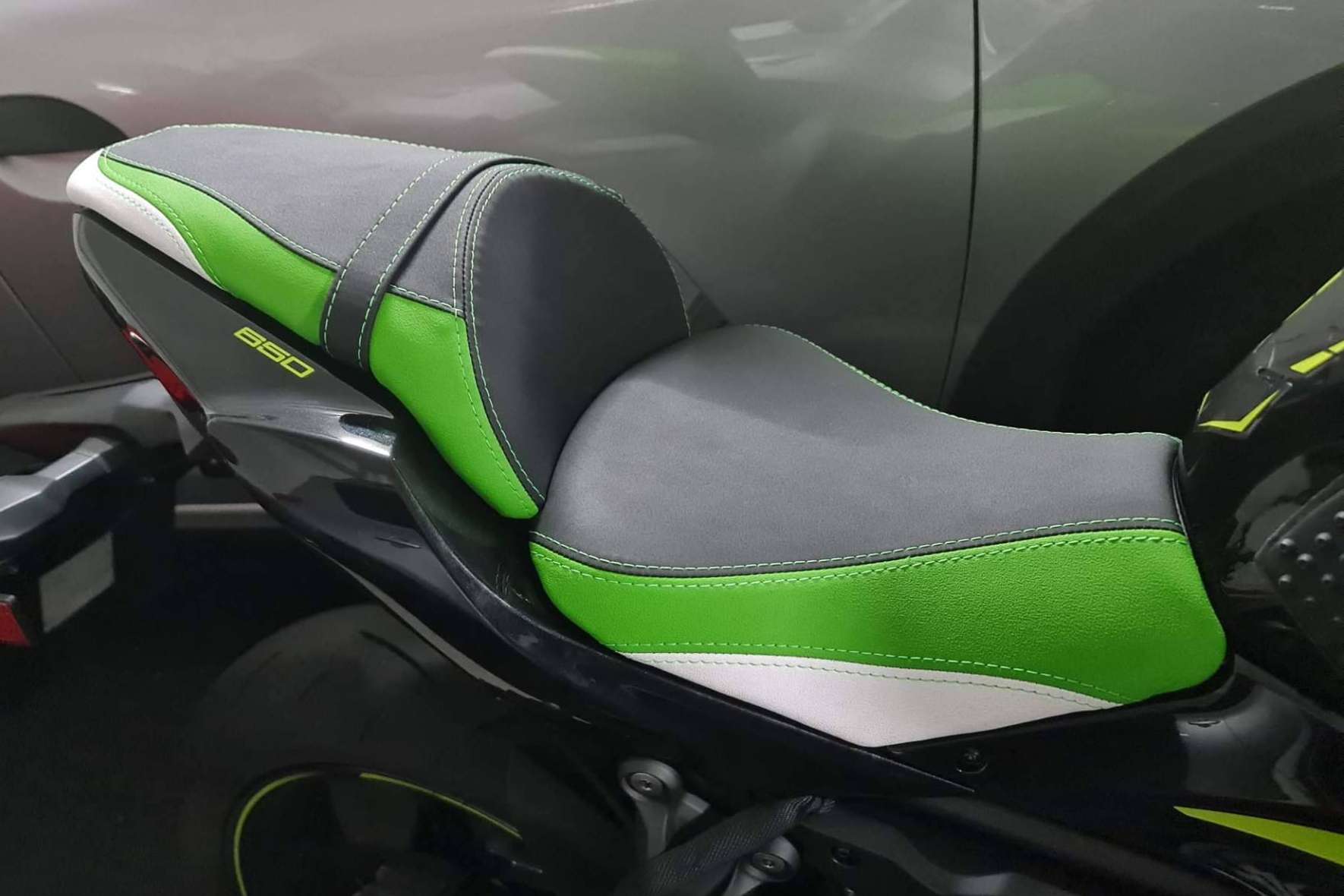 Tapizar asiento de moto con diseño personalizado, el valor diferencial de JM-FUNDAS