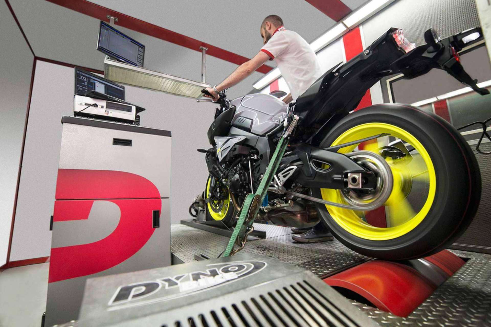 Digi-Tec refuerza su liderazgo en reprogramar ECUs de moto con precisión técnica y pruebas en banco