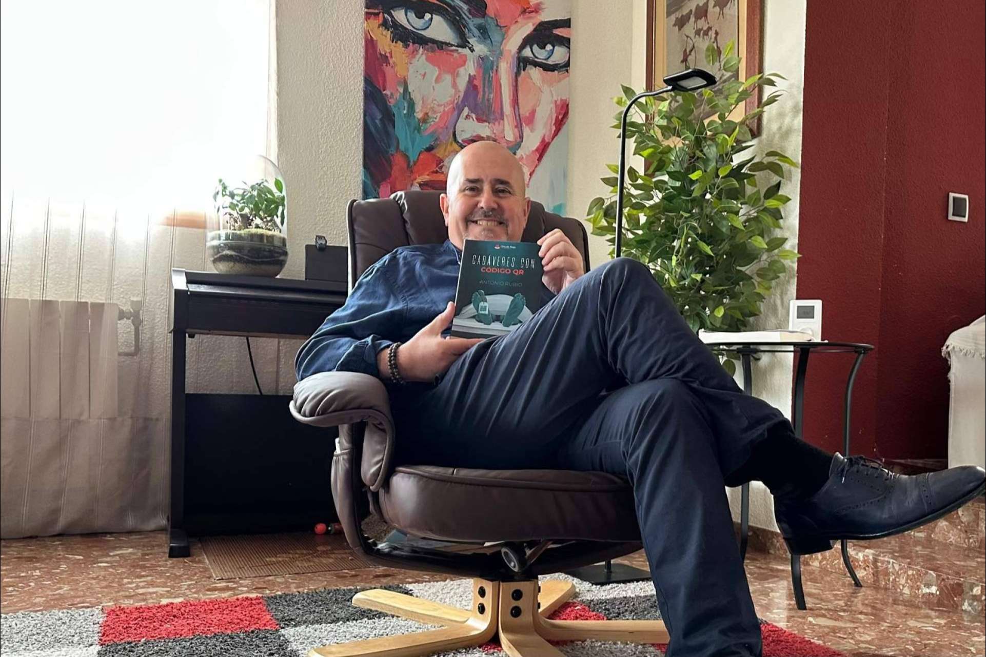 Editorial Círculo Rojo publica ´Cadáveres con código QR´, la primera novela de Antonio Rubio, médico forense con más de tres décadas de experiencia.