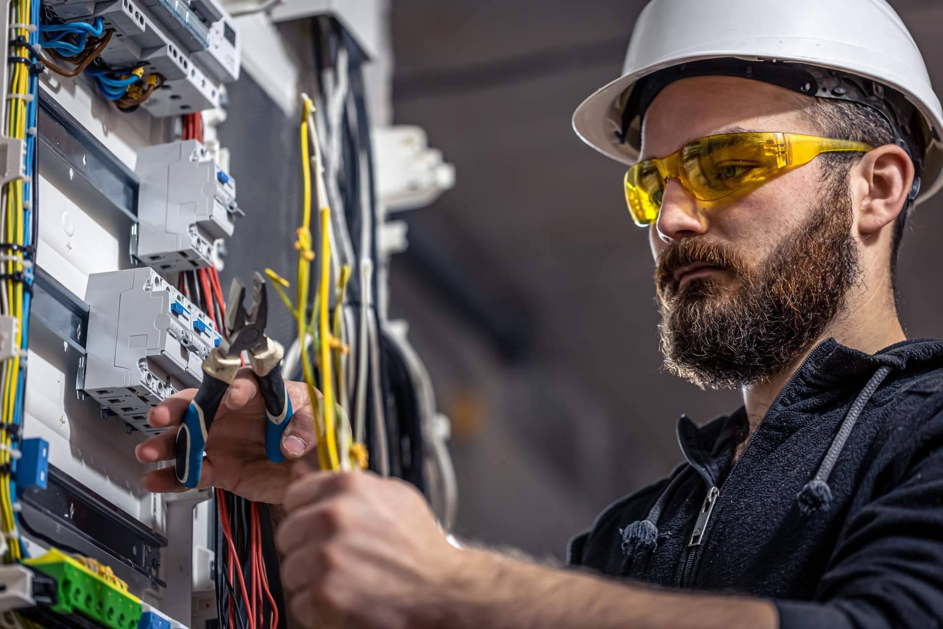 Reparaciones González y su servicio de electricistas Estepona y Torremolinos 24h