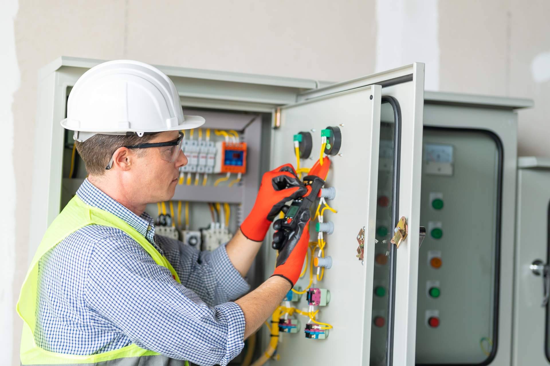 Reparaciones González y su servicio de electricistas Coín y Ojén 24h