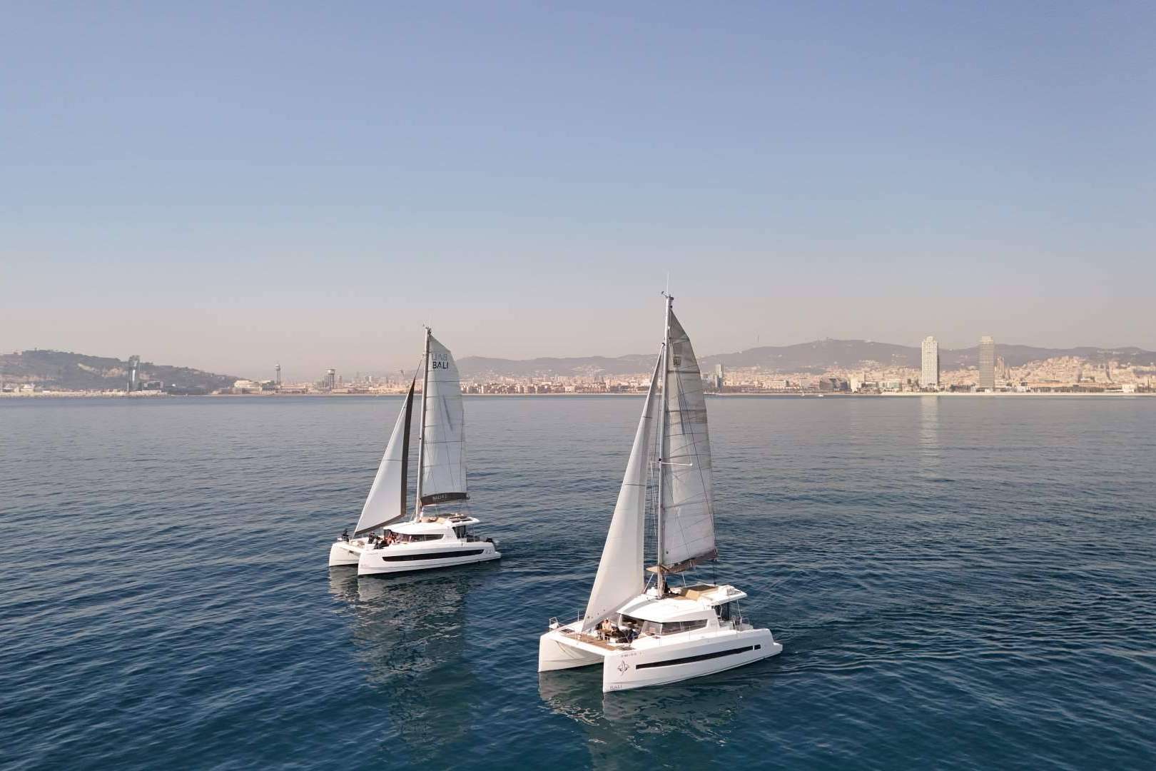 Experiencias en barco en Barcelona, Sondevela destaca desde la Marina Port Vell con servicio premium