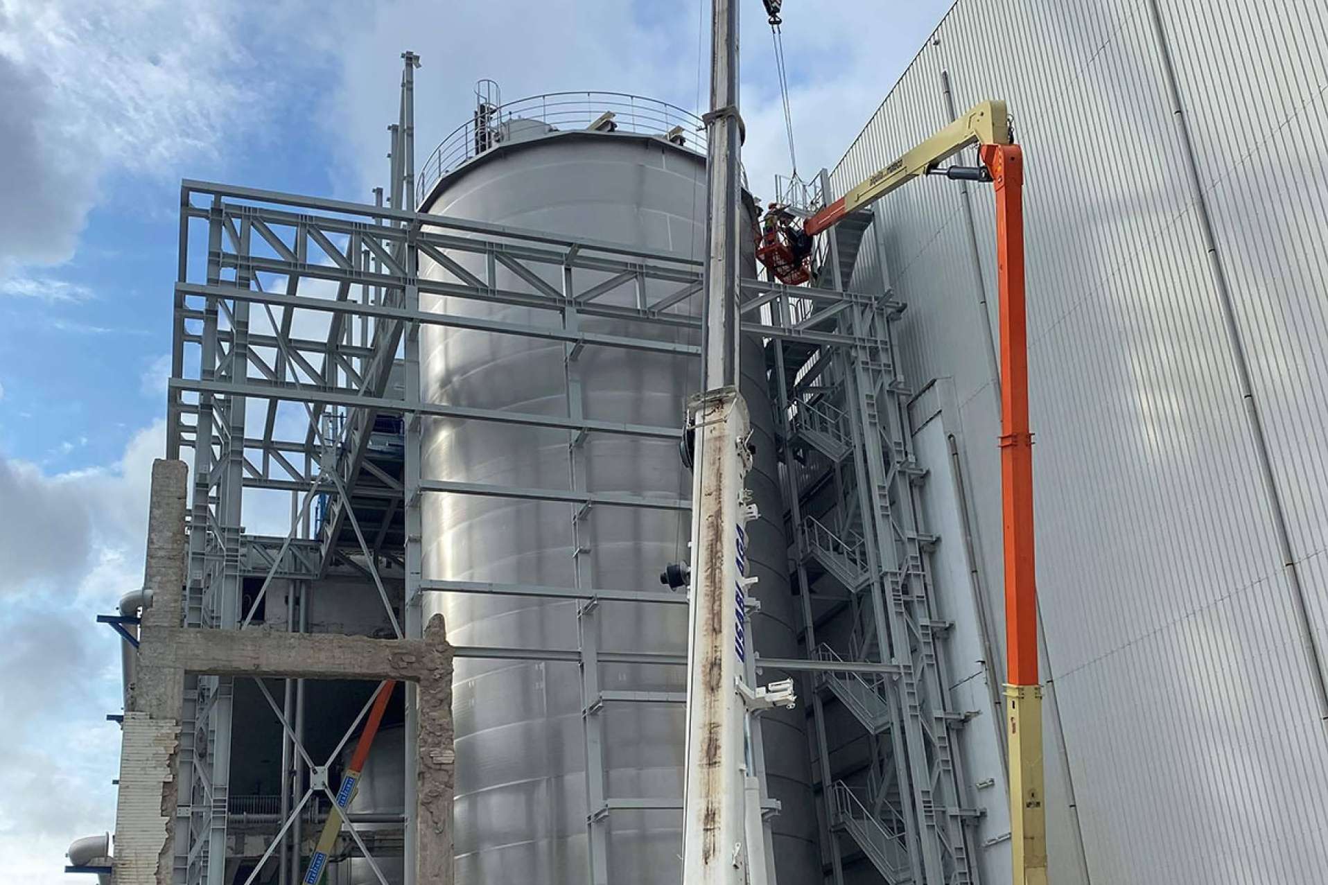 Obras de gran envergadura confían en la fabricación y montaje de estructuras metálicas de RPM