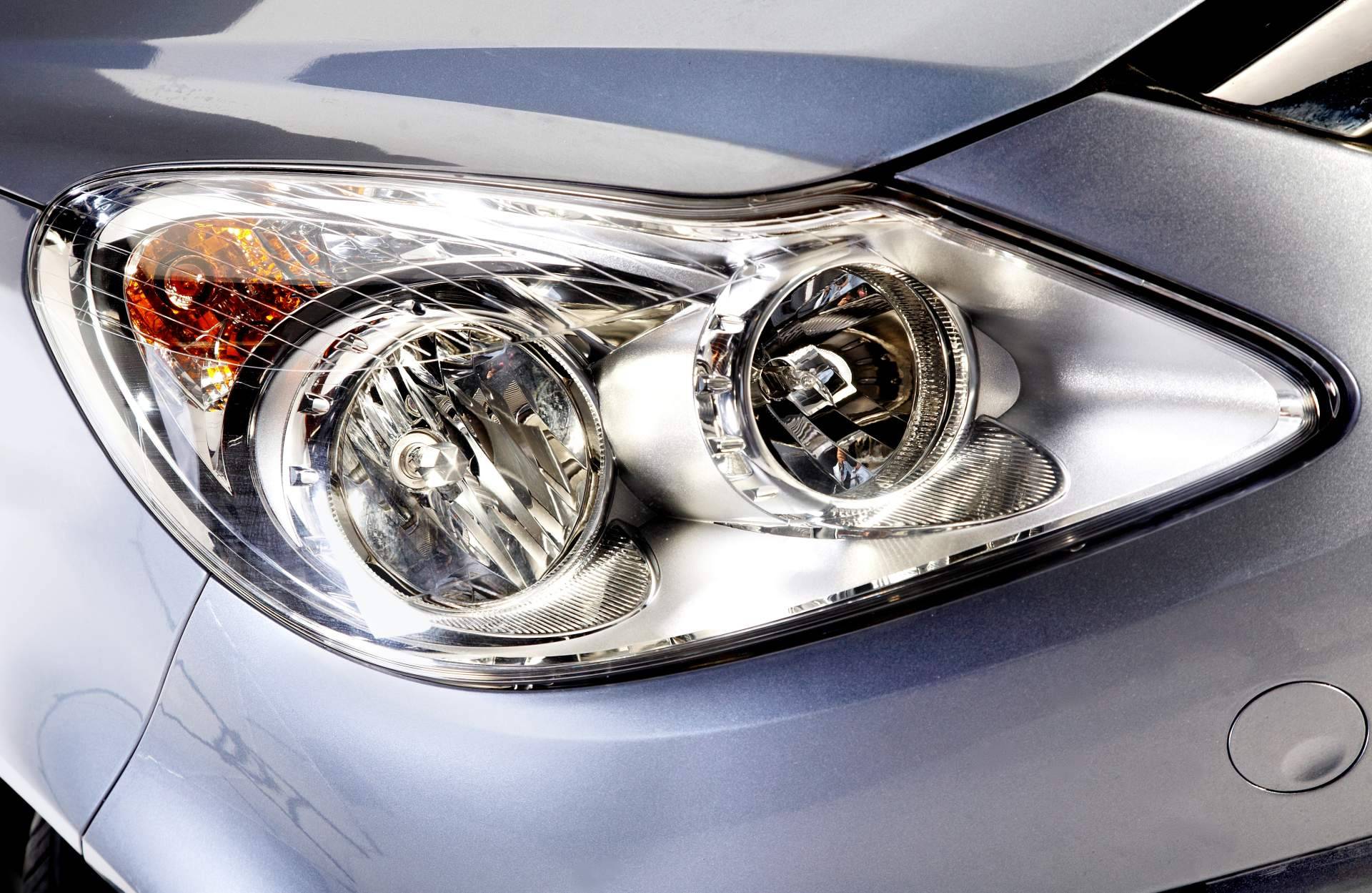 Restauración y reconstrucción de faros de coche con tecnología de impresión 3D