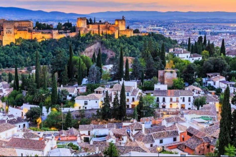 Lo que esconde el Albaicín y el Sacromonte; el lado más desconocido (y mágico) de Granada que no aparece en las postales
