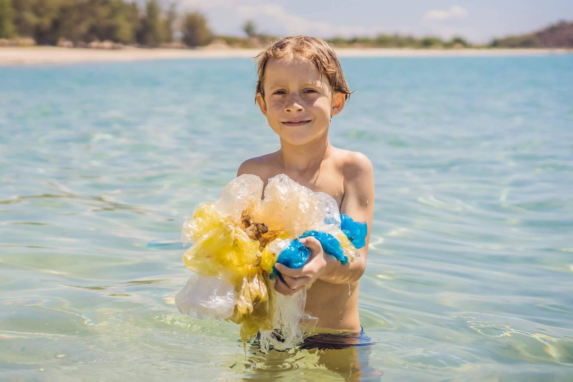 Verano y cirugía infantil, ¿cómo cuidar la herida y disfrutar sin riesgos?