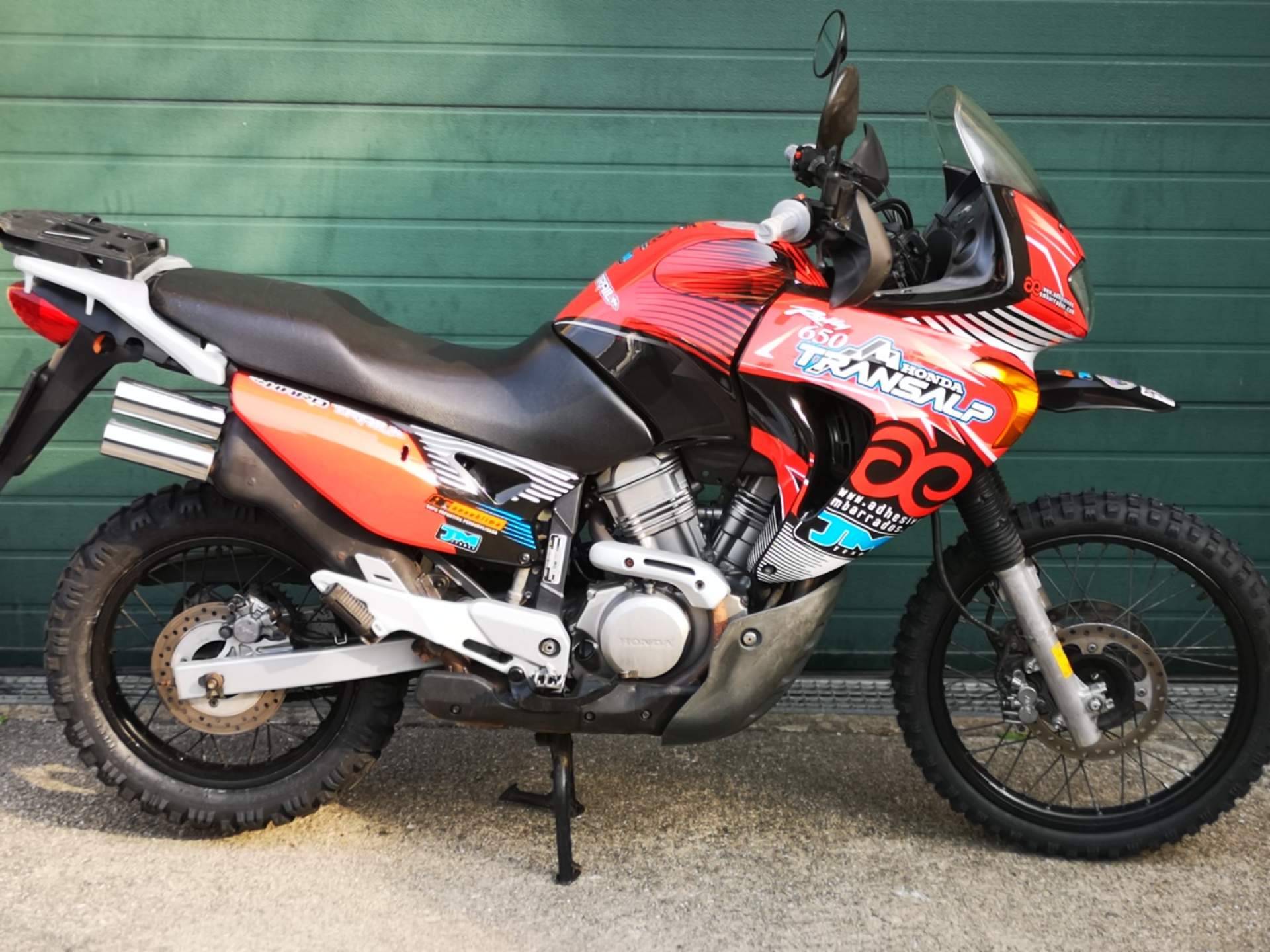 ADHESIVOSEMBARRADOS impulsa la personalización de motos onroad y offroad con kits de adhesivos exclusivos