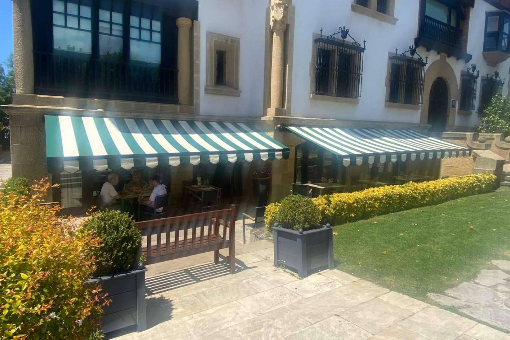 La protección solar en hoteles gana protagonismo con las soluciones integrales de Bilbotoldo