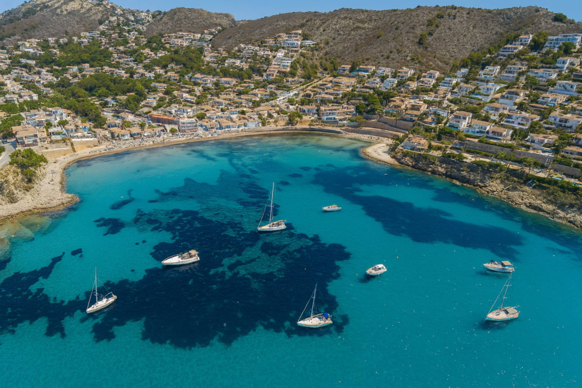 Entre tradición y mar; la esencia de Moraira en la Costa Blanca