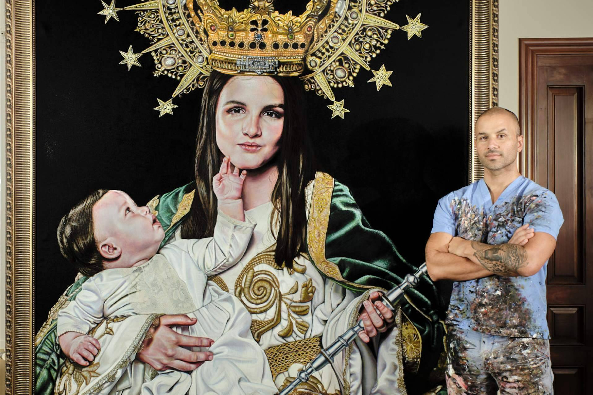Christian Escobar 'Chrispapita' devela obra en Alicante en honor a la Virgen del Remedio