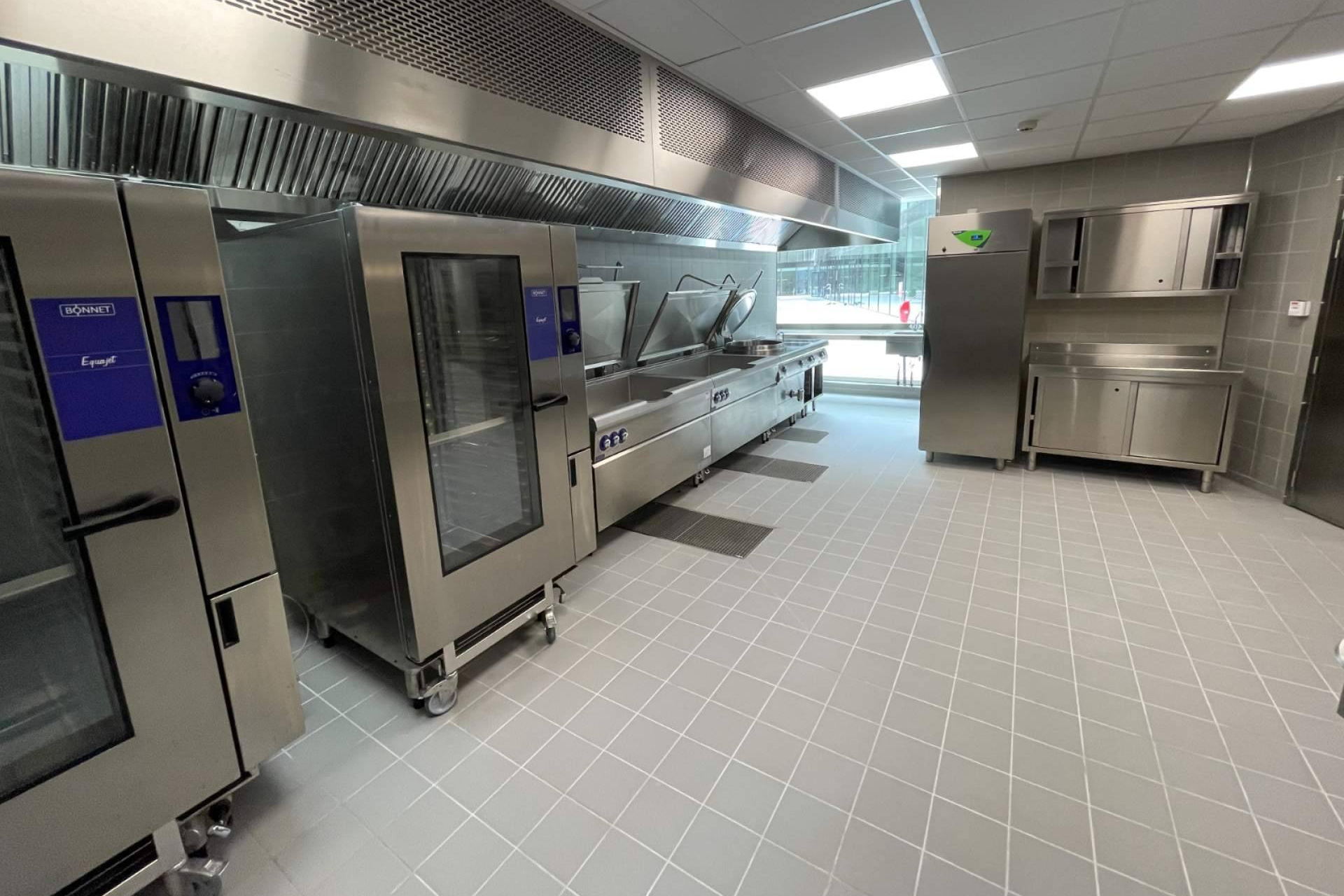 IHS Tecnológicos; Comprar maquinaria de cocina de calidad, garantía de ahorro en un restaurante