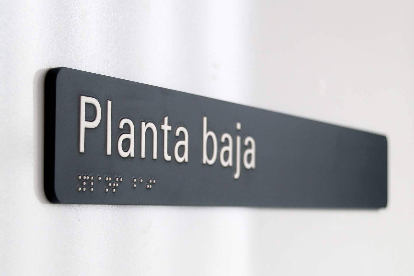 Señalización accesible que transforma espacios; Databraille impulsa entornos inclusivos con soluciones en Braille