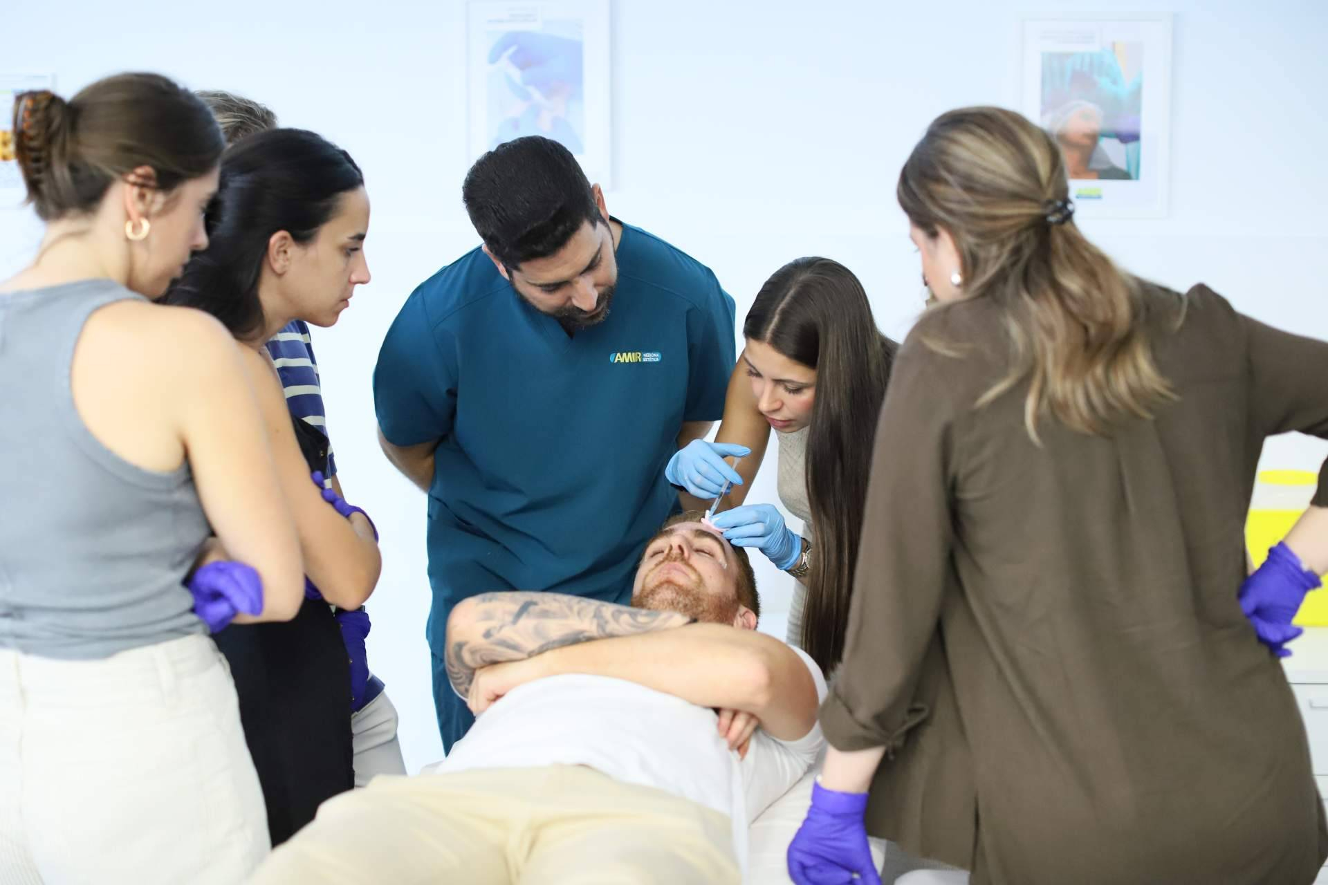 Ningún aval de organizaciones privadas es necesario para ejercer la medicina estética en España