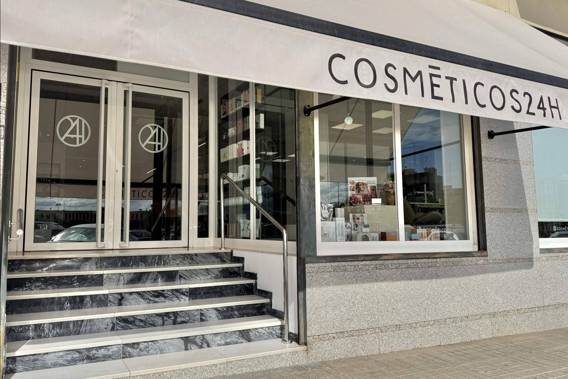 Movimiento sacude la belleza profesional; Una innovación revoluciona la compra online de Atache y Matis