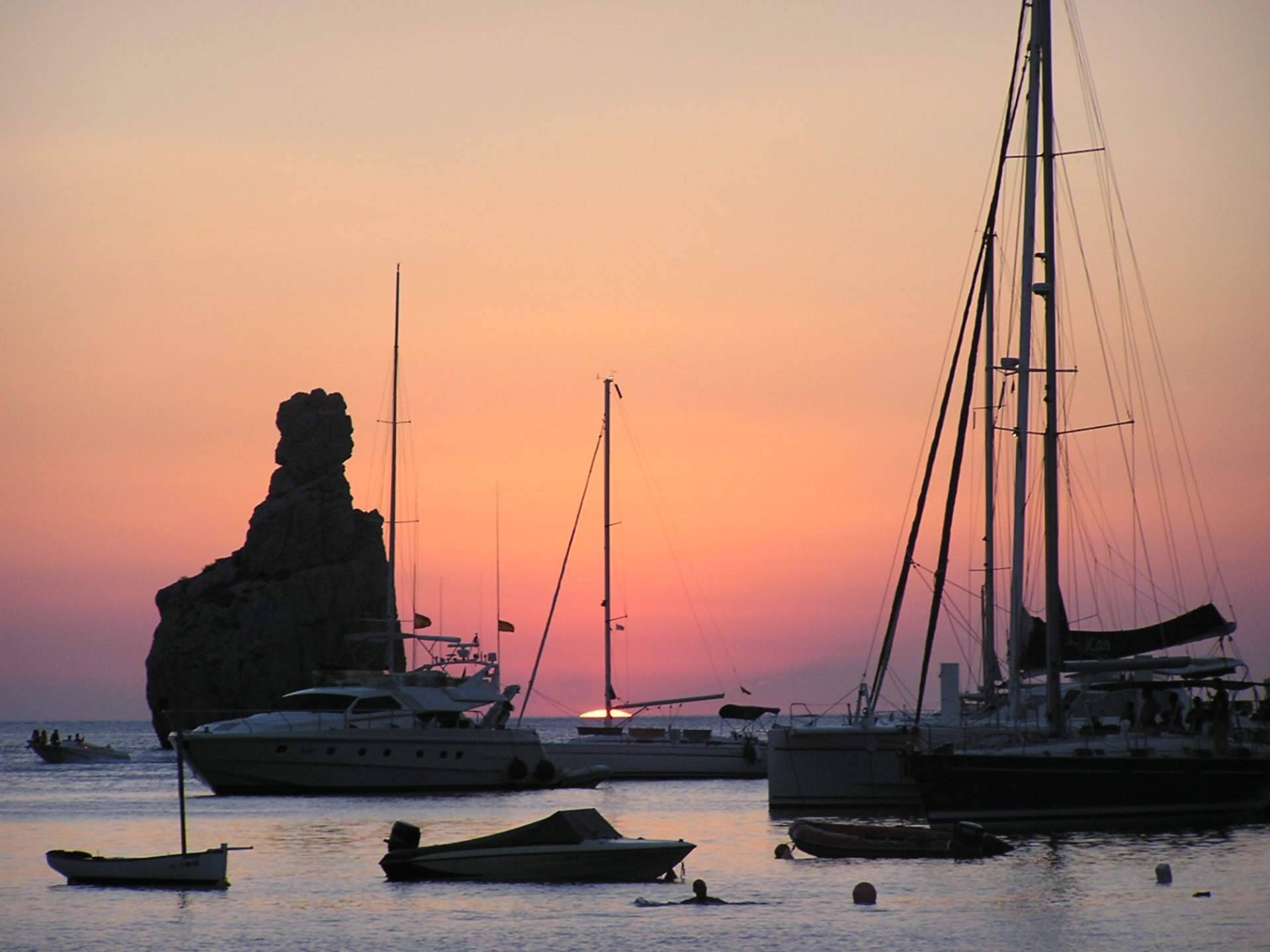 Alquiler de barcos en Formentera; la alternativa perfecta para disfrutar del Mediterráneo en otoño