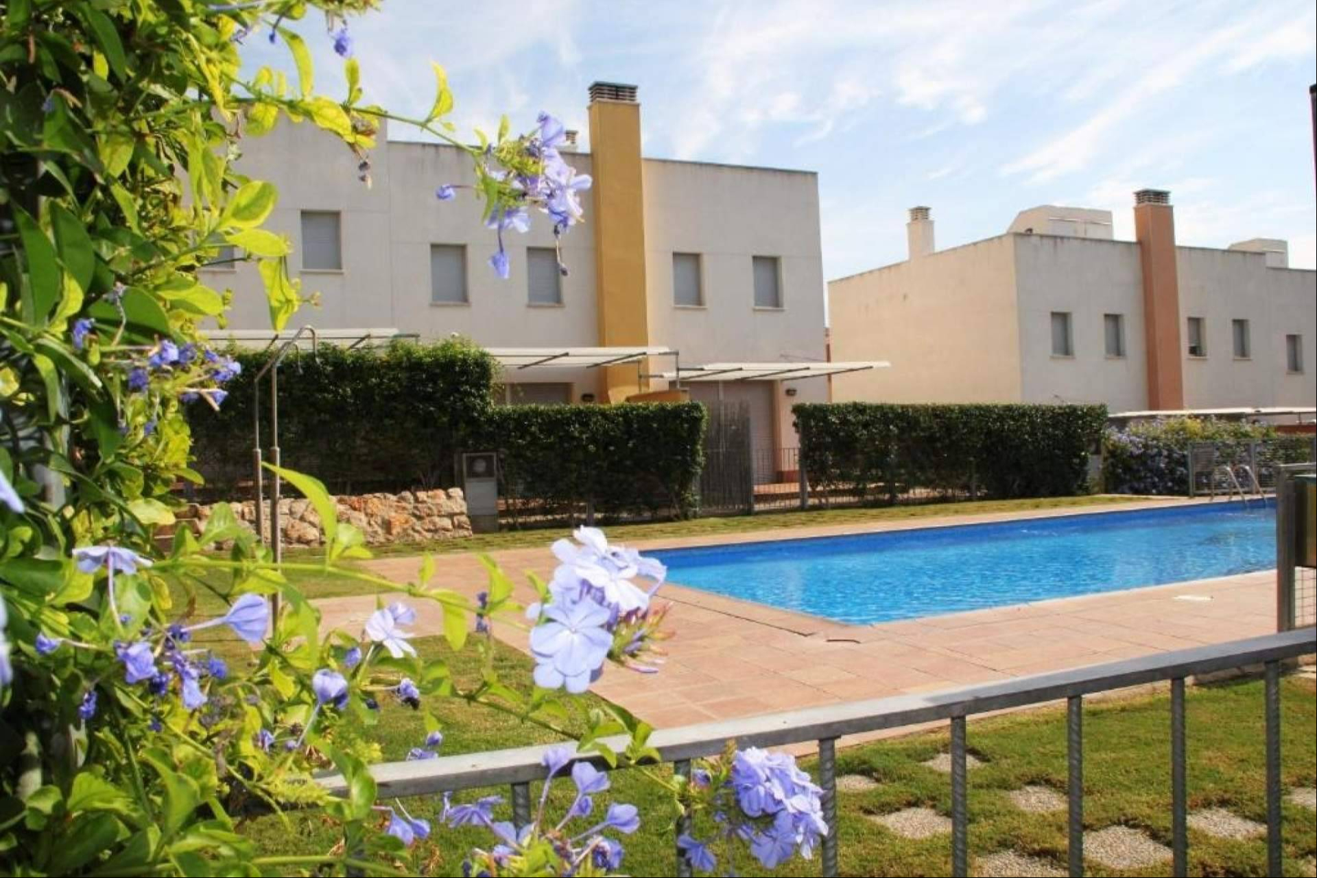Vacaciones familiares con todos los servicios en la Costa Dorada, a un paso de la playa y PortAventura