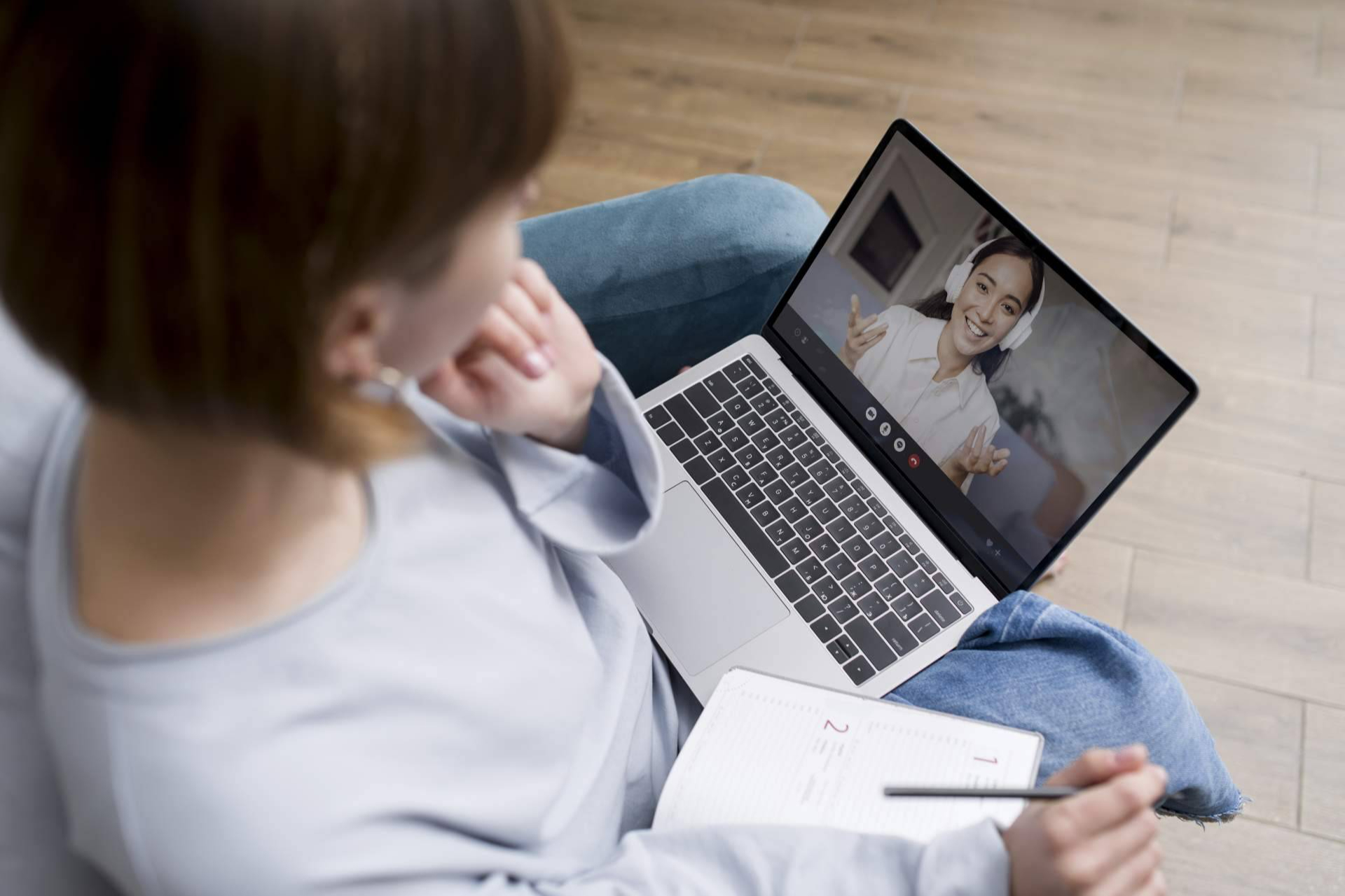 La terapia se normaliza en España y crece la atención psicológica online