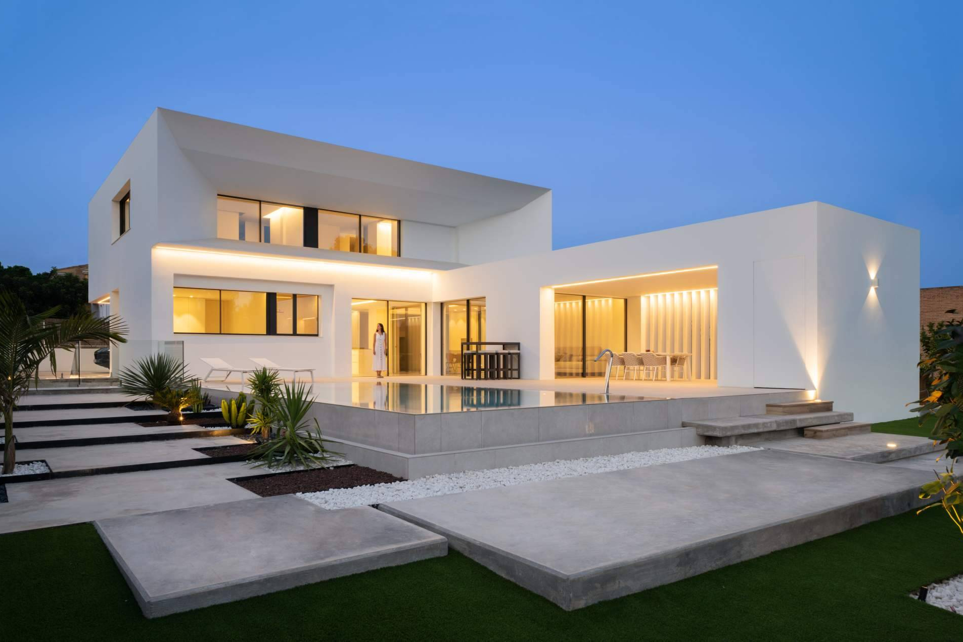 Raúl García Studio diseña espacios a medida que combinan funcionalidad y estética mediterránea
