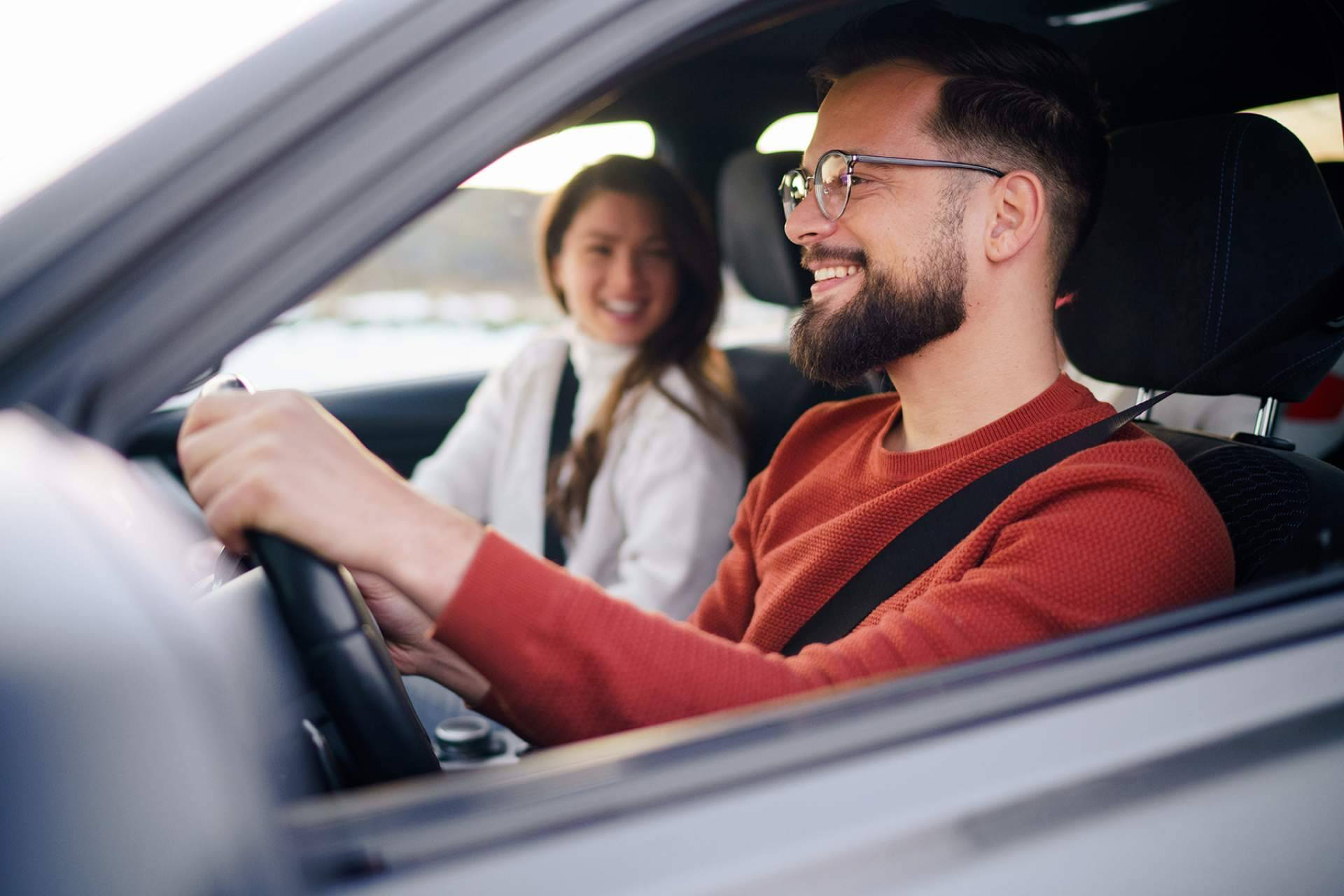 Cobertura, servicios y precio, claves de la estrategia de Línea Directa como aseguradora de coche eficiente