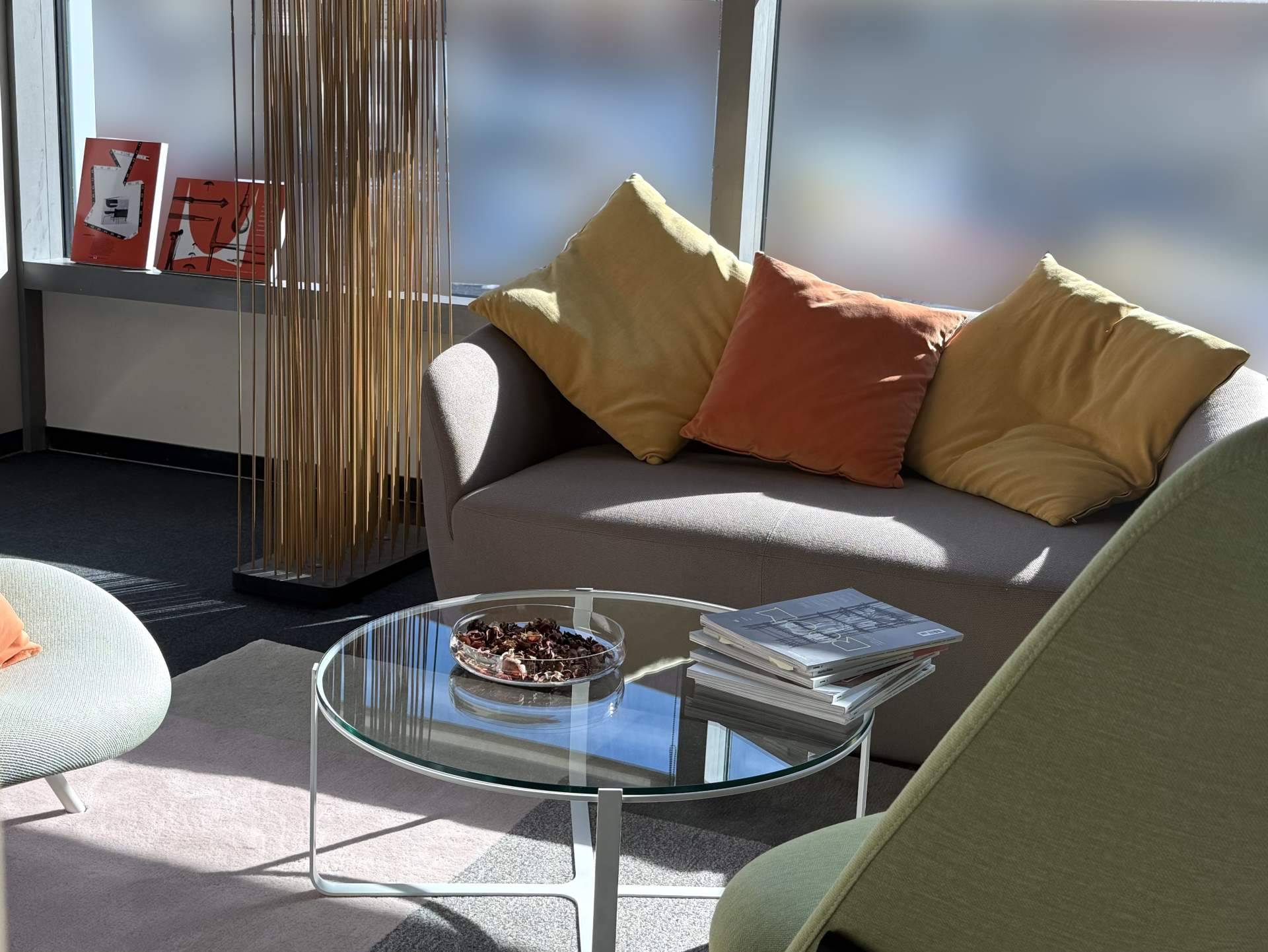 Distrito HM abre en Madrid un showroom de casi 700 m² para abordar proyectos de oficina de principio a fin
