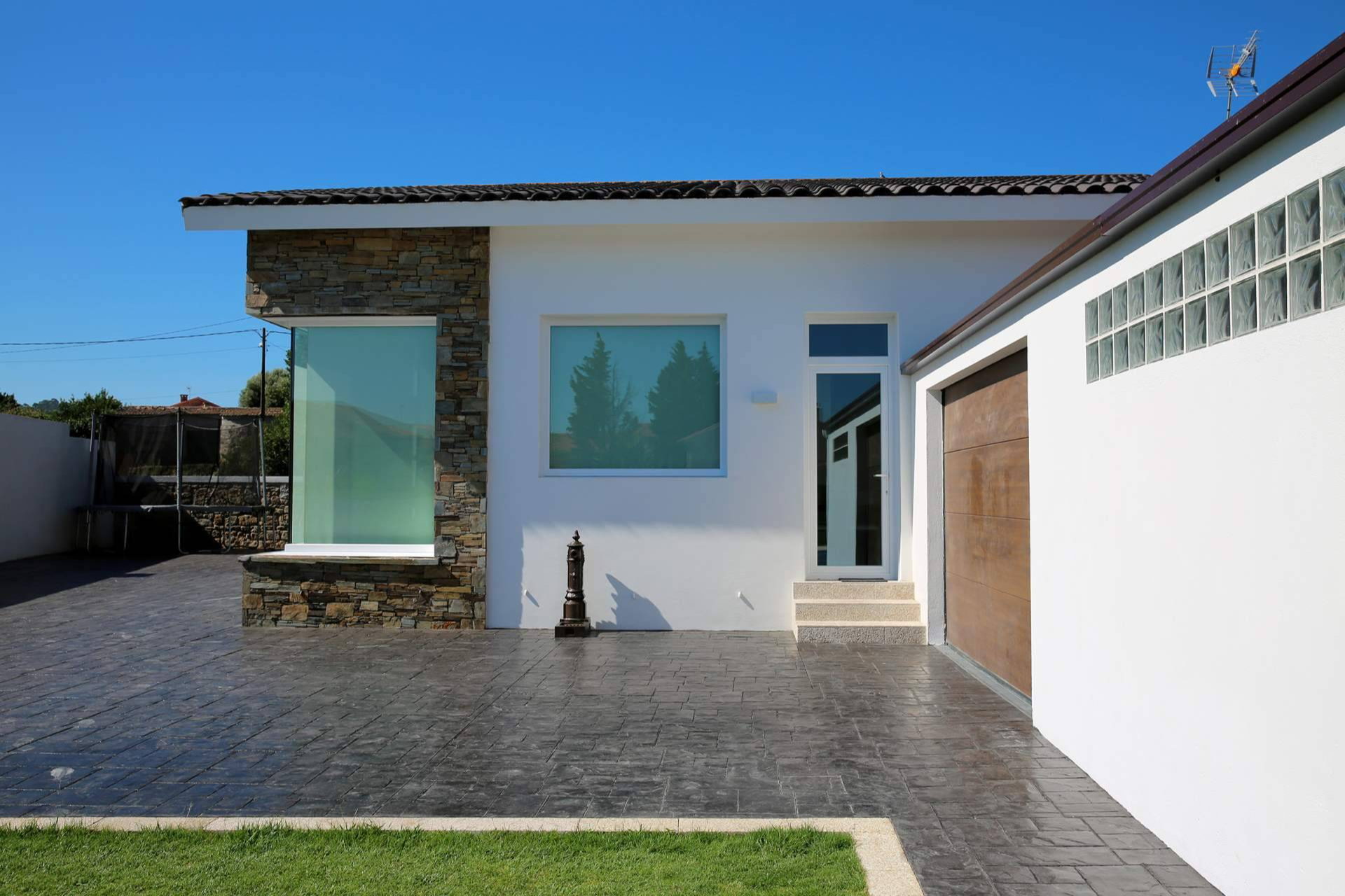 Vivienda vacacional con piscina en O Grove en las Rías Baixas, confort y mar en Viña de Millán