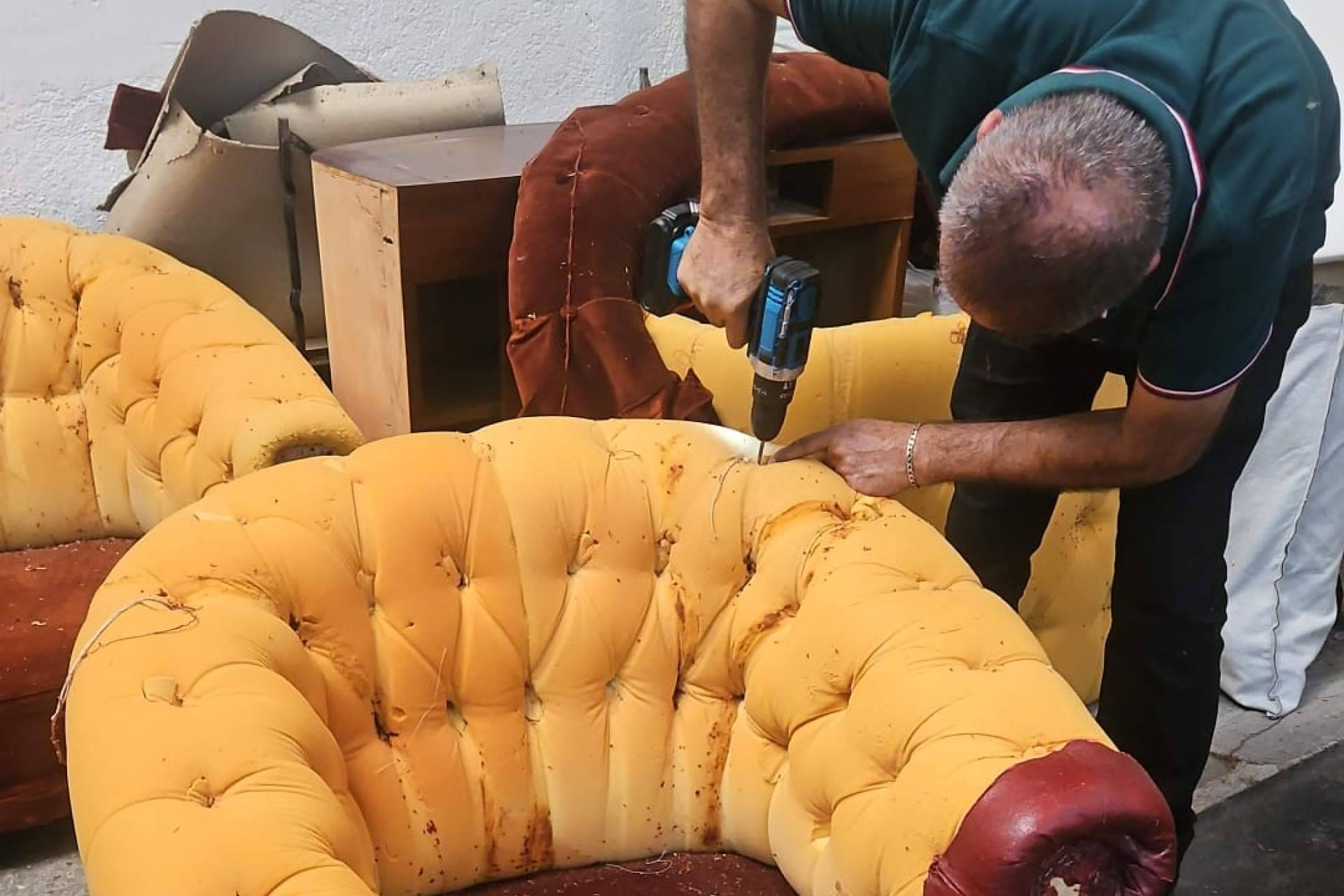 Tapiceros en Madrid; la renovación de sofás y sillas gana protagonismo por estilo y calidad