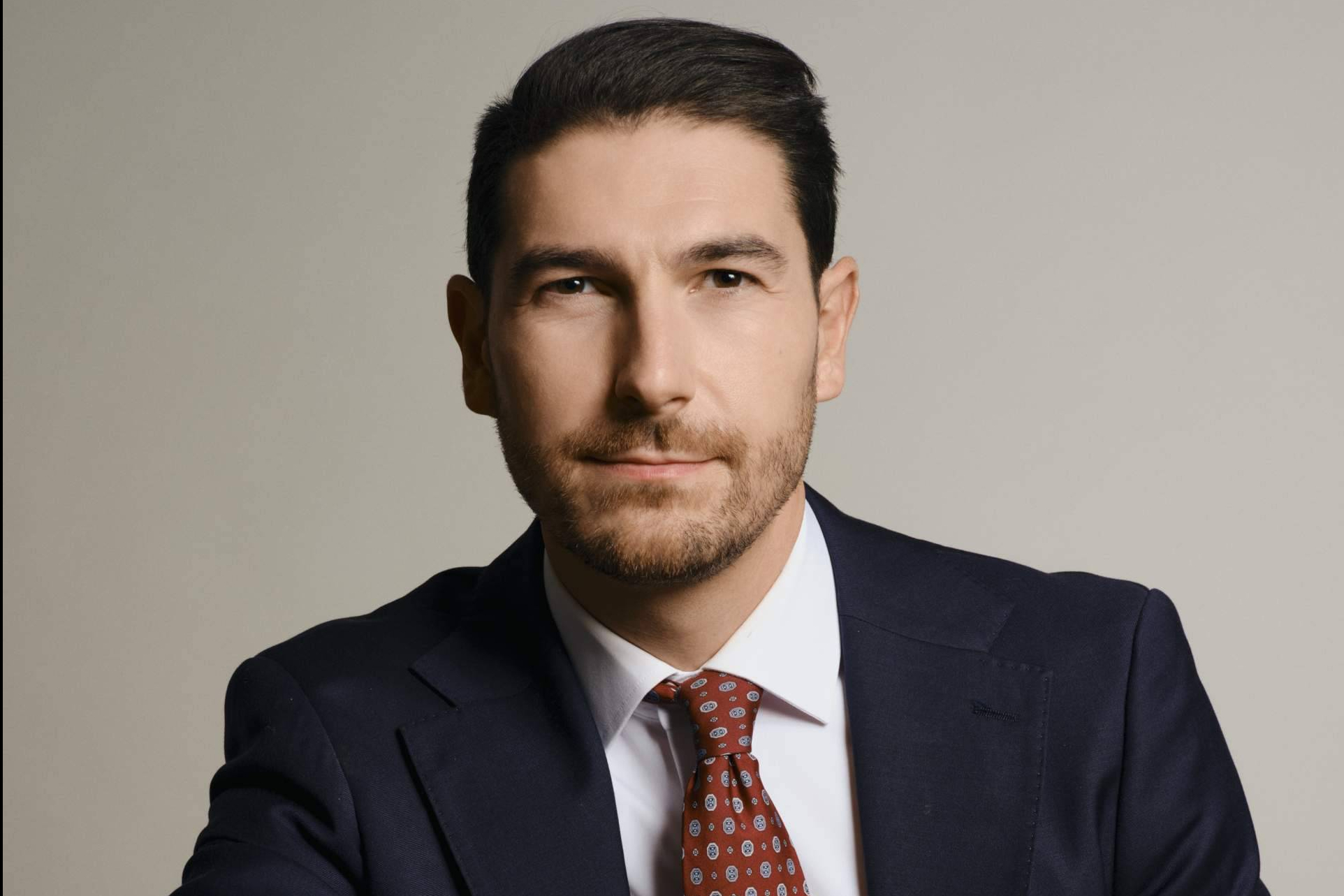 El Dr. Alfonso Campos plantea el diseño de nariz como una obra única adaptada a cada rostro