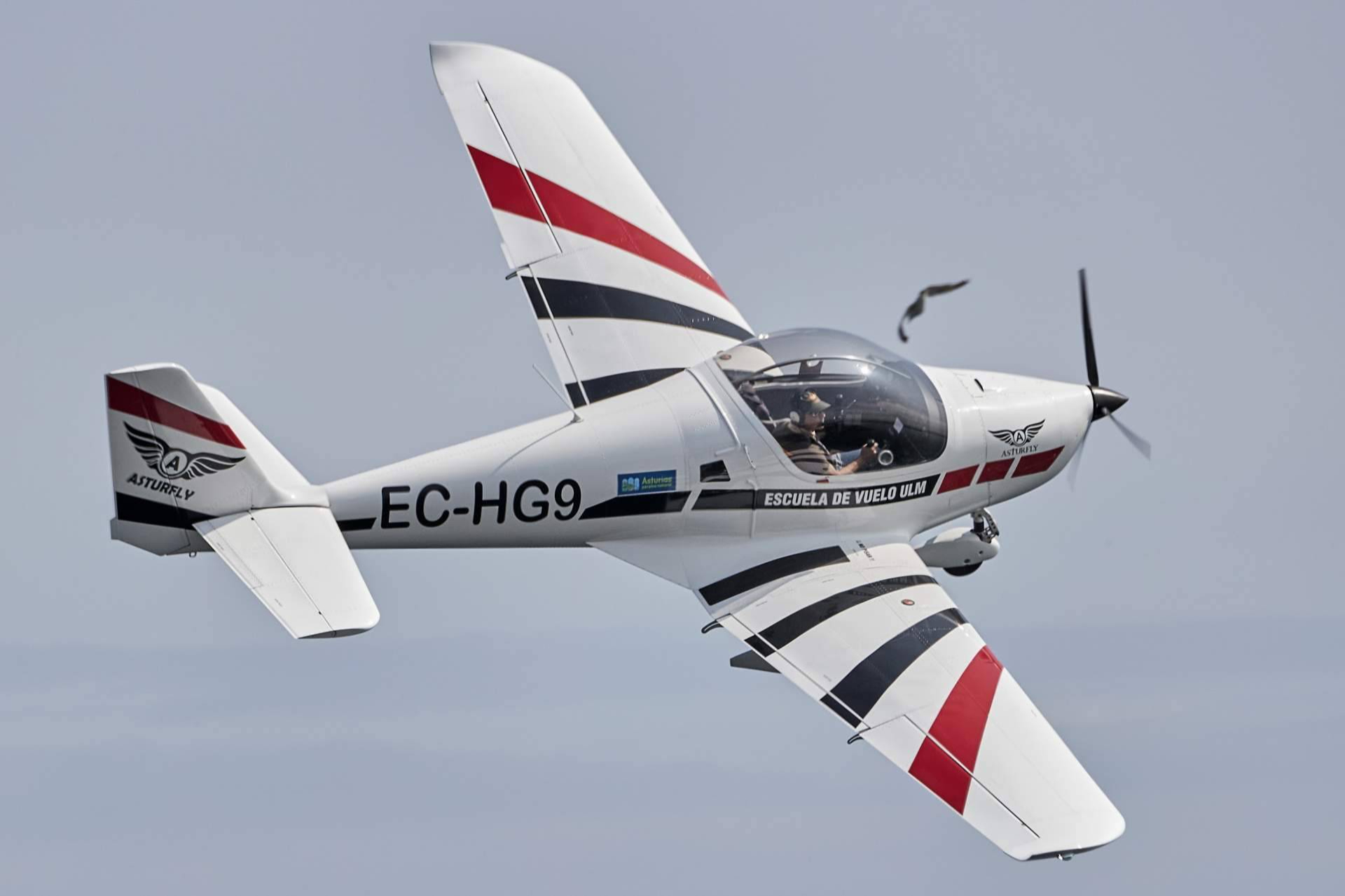 Piloto por un día en La Morgal, nunca es tarde para aprender a volar