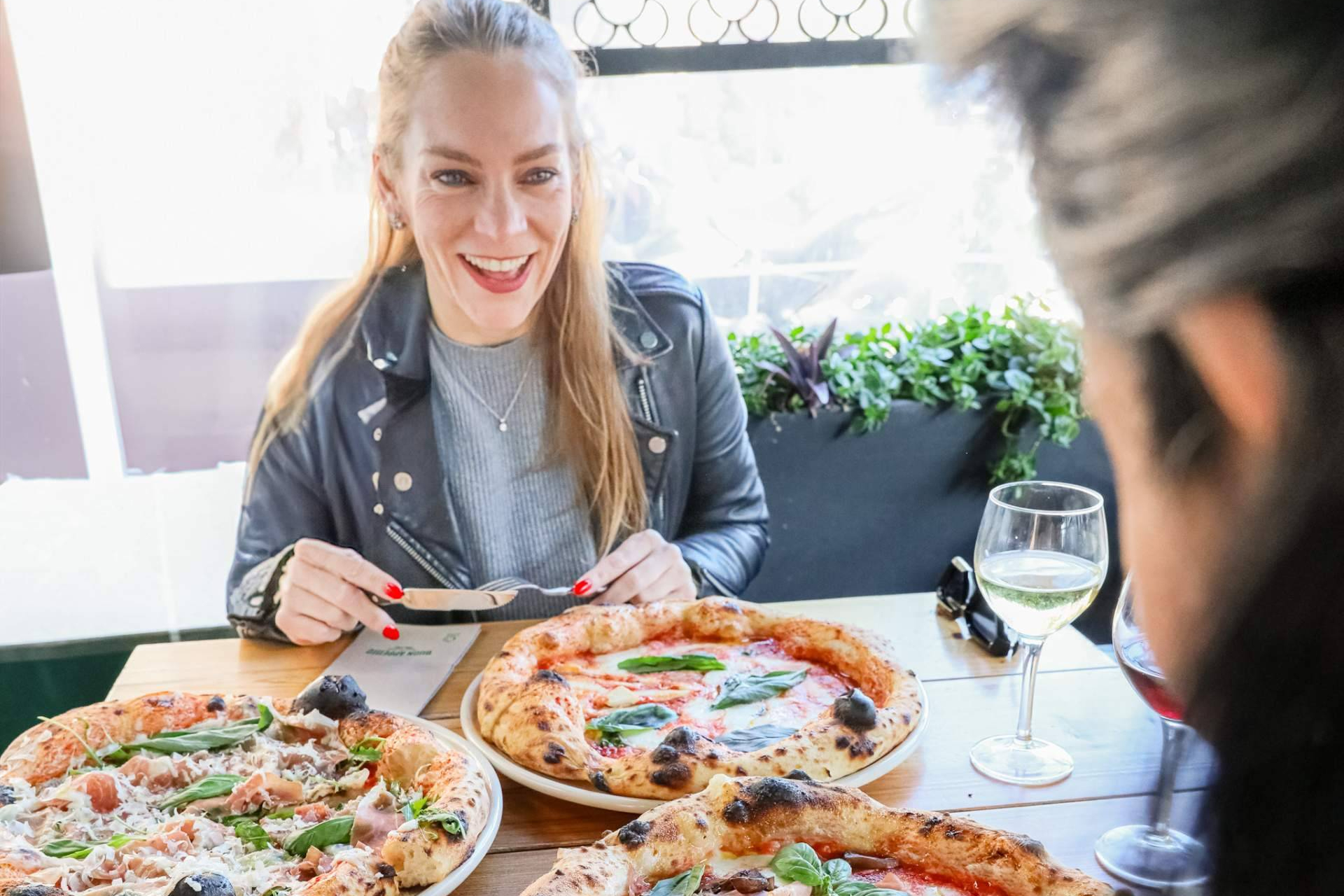 Llenar entre semana sin descuentos; el cambio que está transformando la restauración