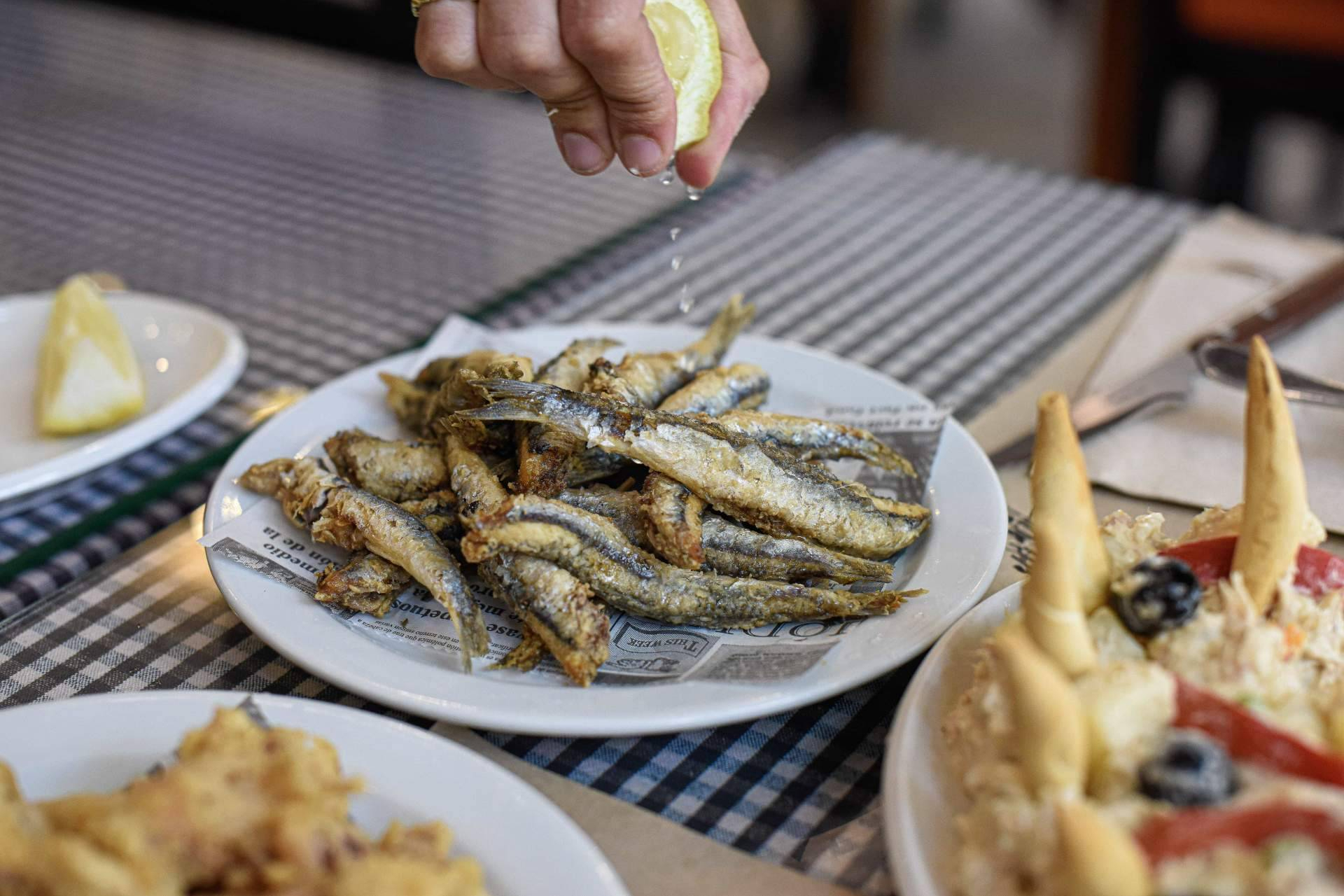 La vida nocturna de la Barceloneta encuentra en Pasa Tapas un refugio gastronómico abierto hasta las tres