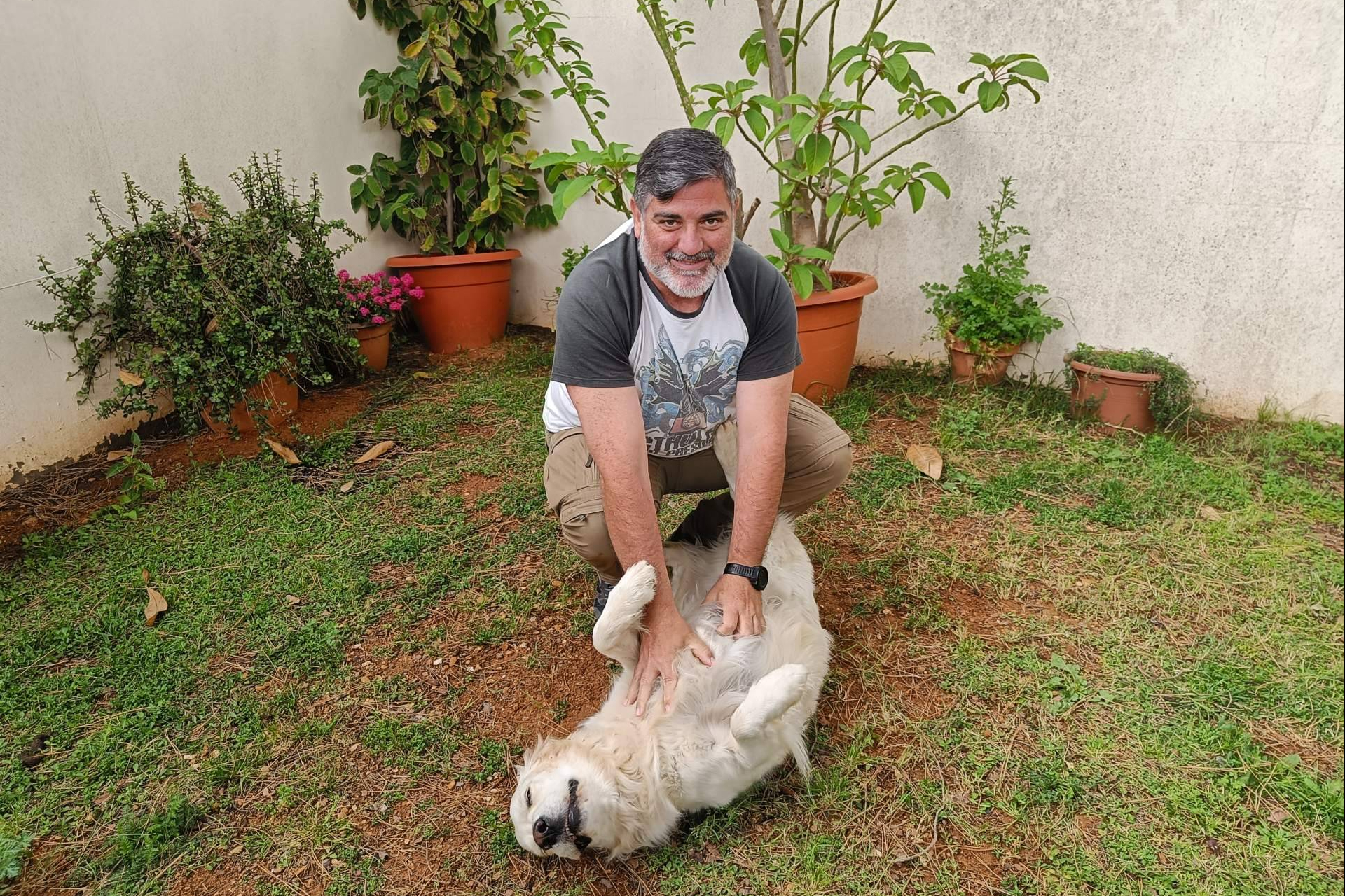 Juan Luis de Castellví publica un manual pionero para el salvamento acuático con perros, en español