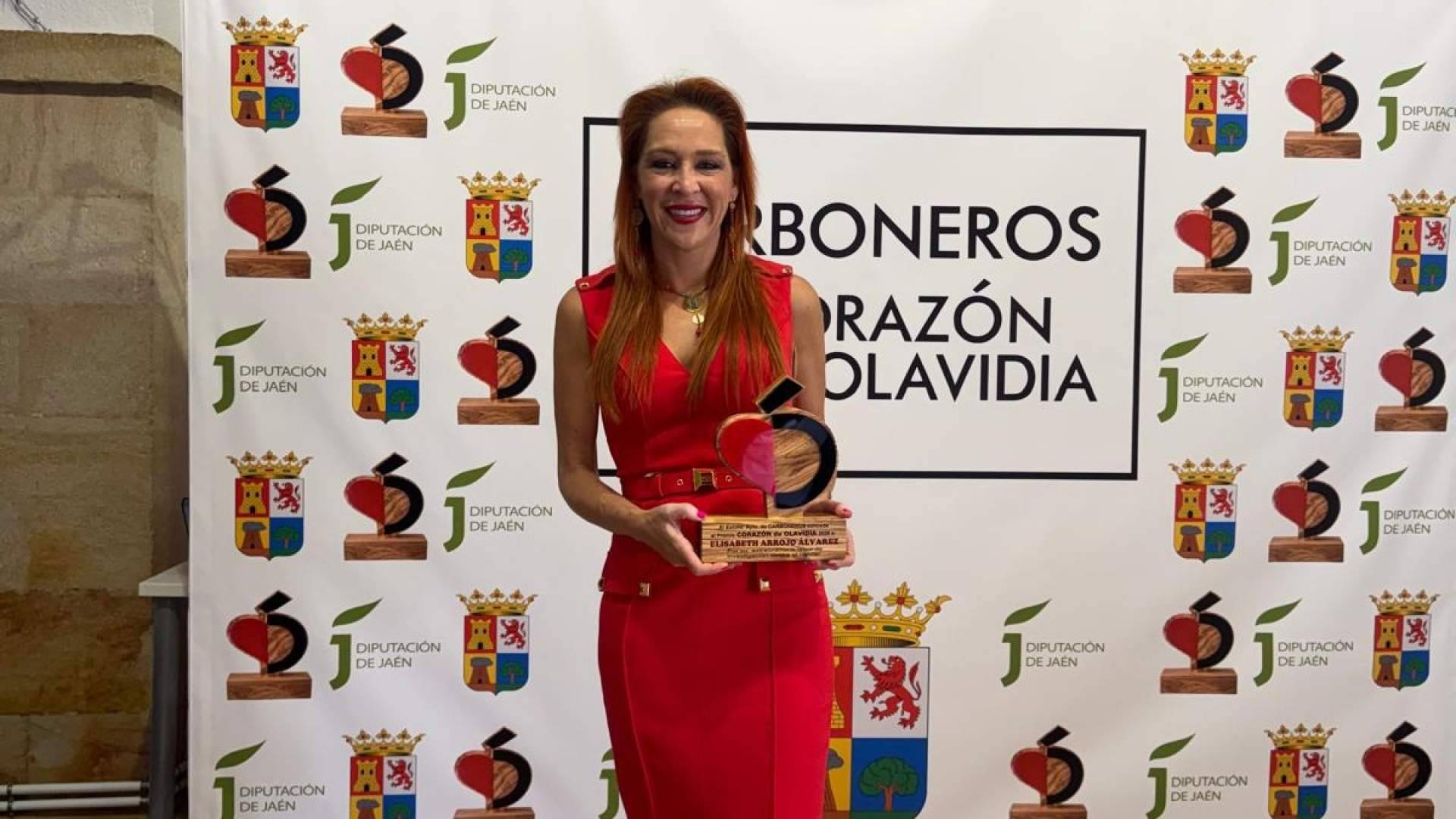 Elisabeth Arrojo, premiada en Carboneros por una oncología que pone al paciente en el centro