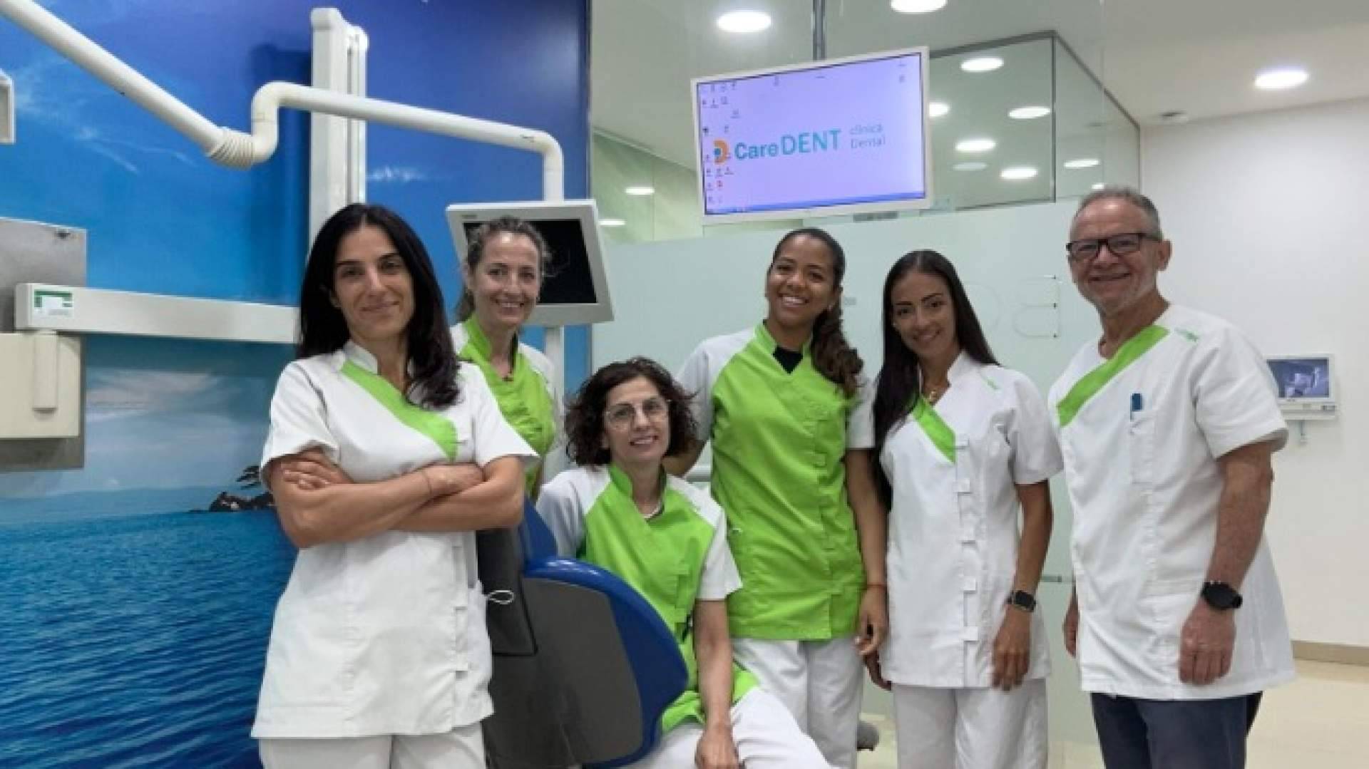 Caredent Vigo explica cómo los implantes dentales ayudan a recuperar salud, función y confianza