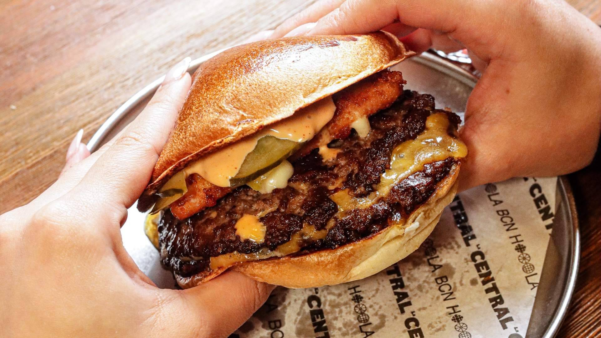La hamburguesería en Barcelona que apuesta por producto, creatividad y coherencia más allá del hype