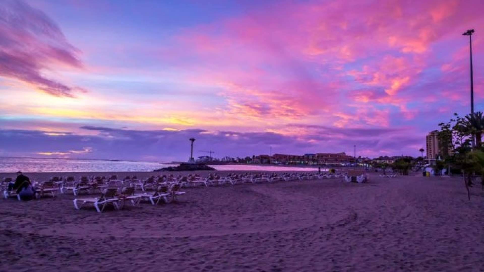 Los municipios de sol y playa actualizan su cuadro de indicadores para analizar el turismo y planificar mejor el verano