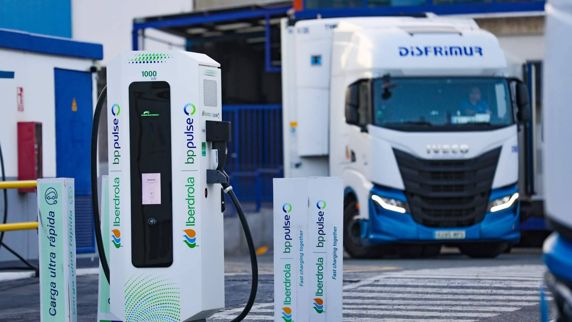 Puntos de carga eléctricos, ¿Por qué deben electrificarse las empresas logísticas?