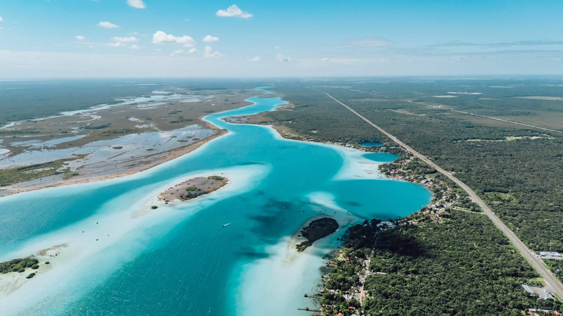 La búsqueda de un hotel en Bacalar crece entre quienes priorizan la desconexión y el bienestar