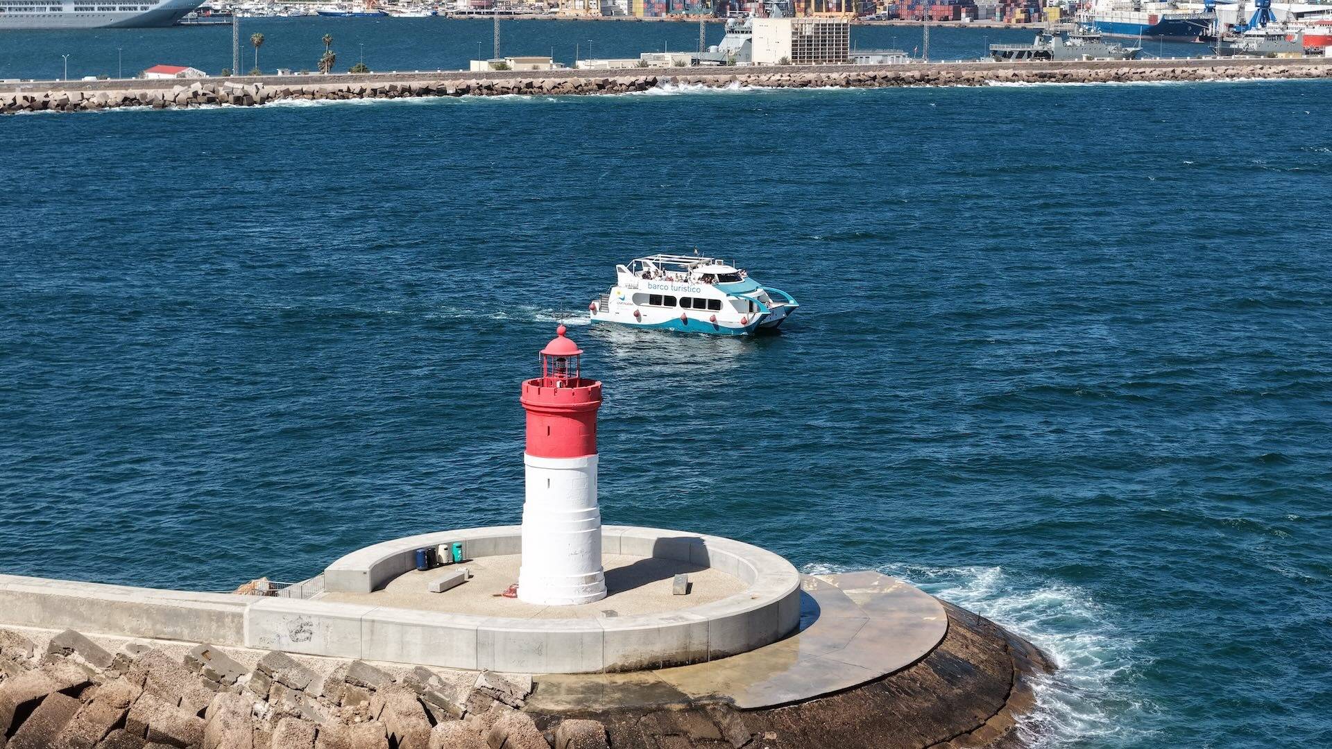 Barco turístico, castillo y ascensor panorámico; tres formas de contemplar la bahía de Cartagena