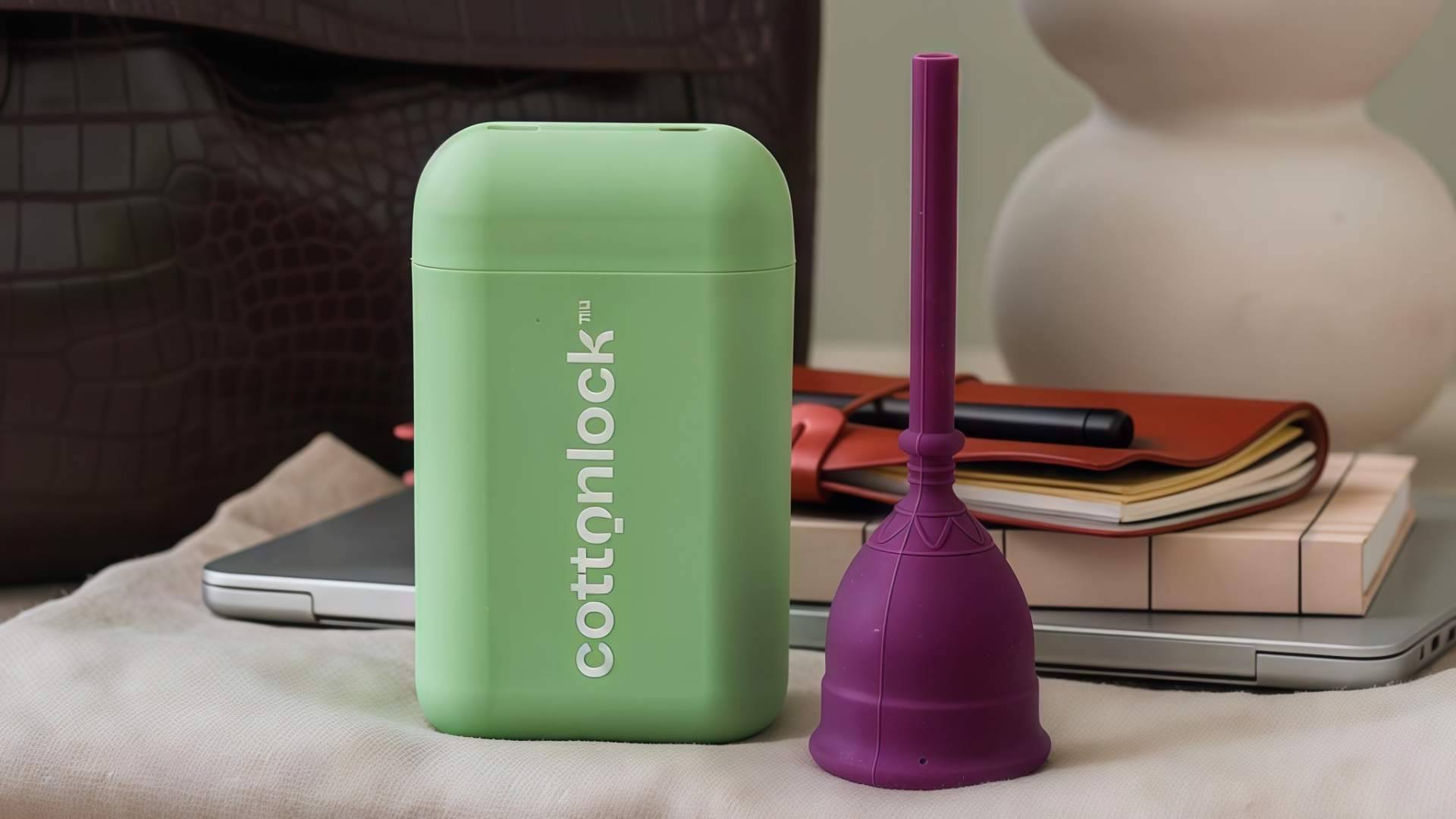 La nueva copa menstrual COTTONLOCK facilita el vaciado fuera de casa sin necesidad de retirarla