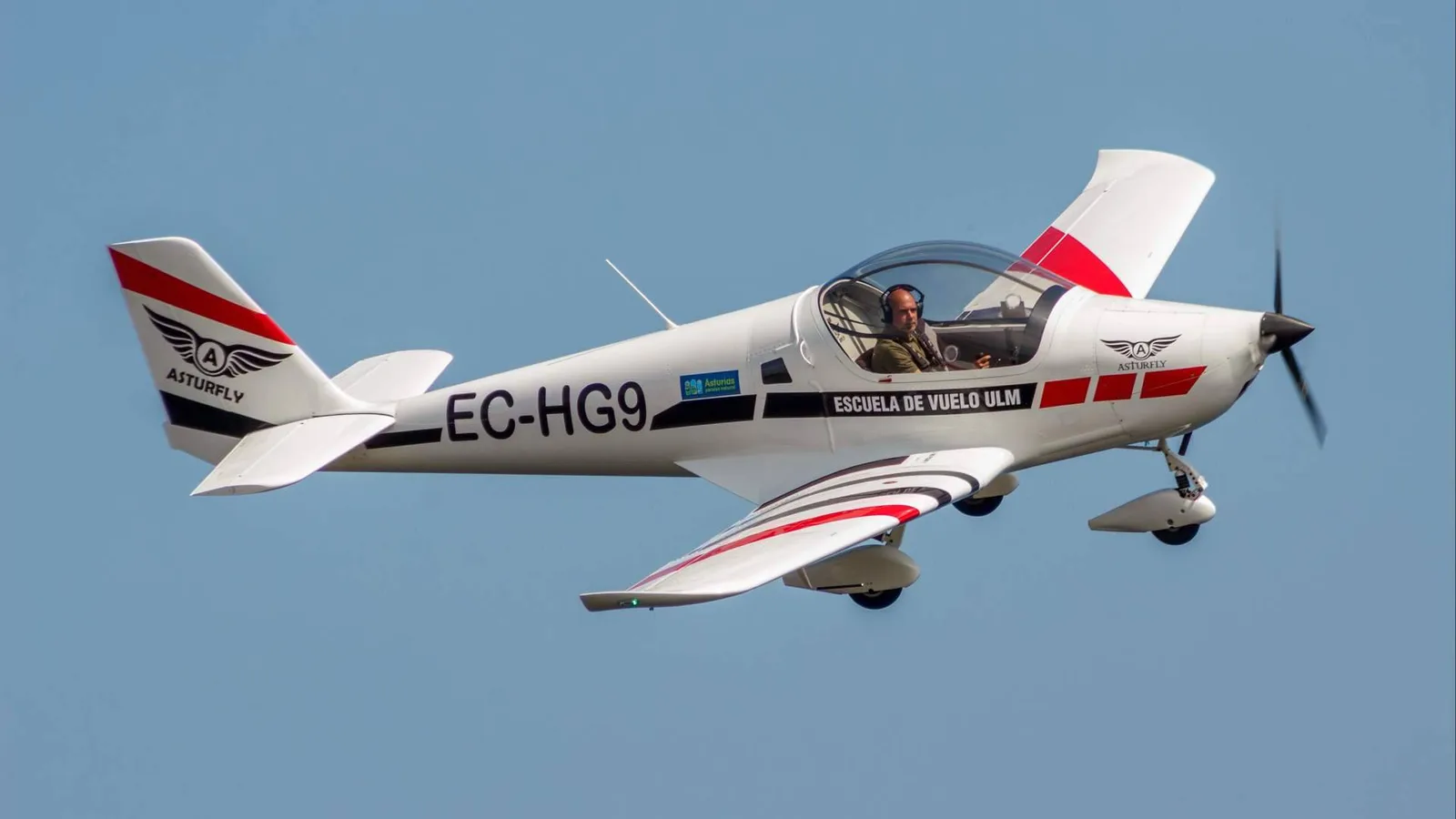 La experiencia de pilotar un avión por primera vez con 'Piloto por un día'
